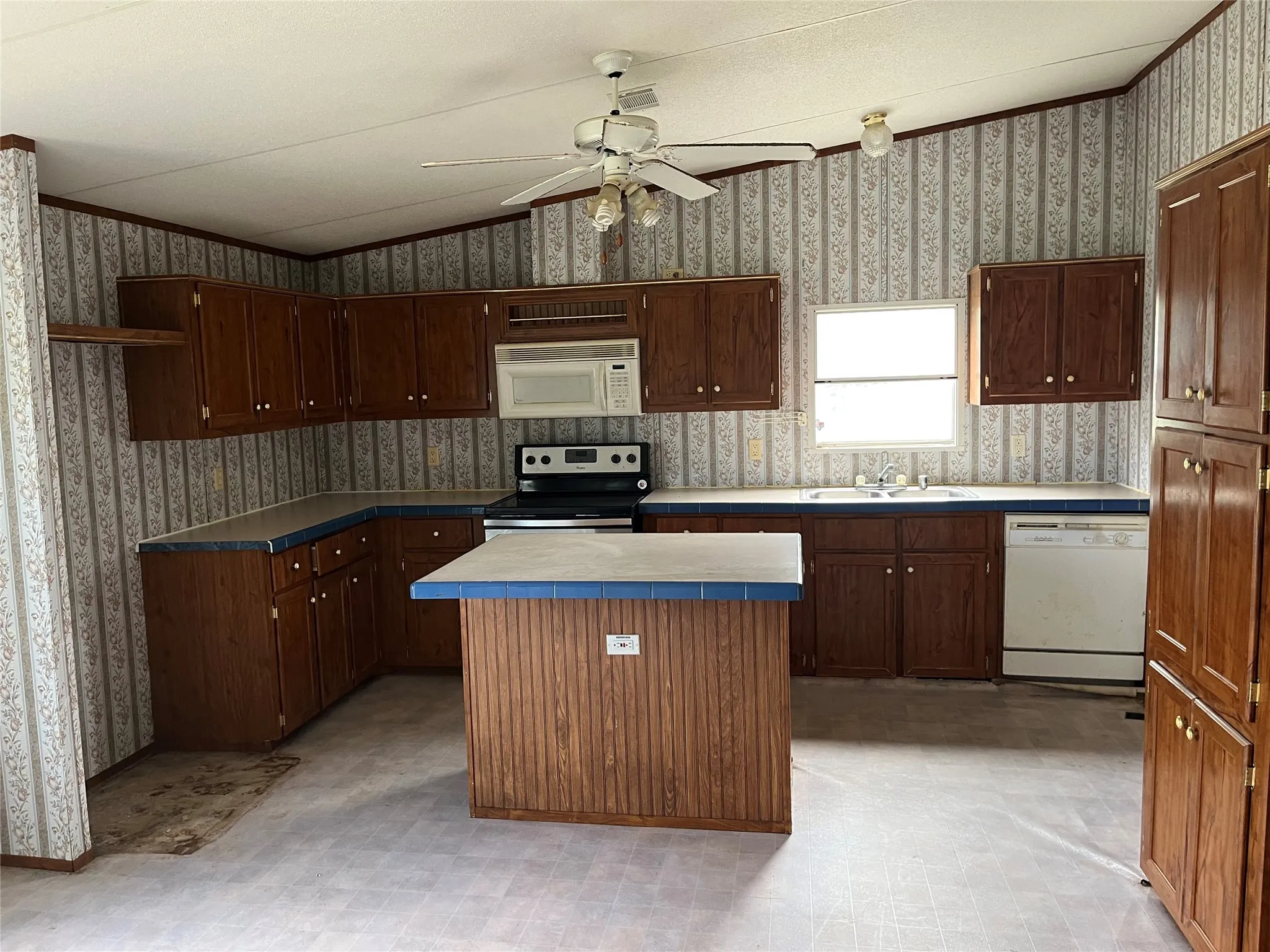Manufactured Home For Sale in Grayson County , 193 Gun Club Road, Denison, Texas 75021, 3 Bedroom, 2 Bathroom, Garage spaces, 1,410 Sqft, built in 2000, Preowned, mls#21219136, Real Estate Agent in Denison, Homes For Sale in Grayson county, Homes For Sale in Denison, Realtor in Denison Texas, Real Estate Brokerage Independent Realty Texas, Luminita Cordes Realtor