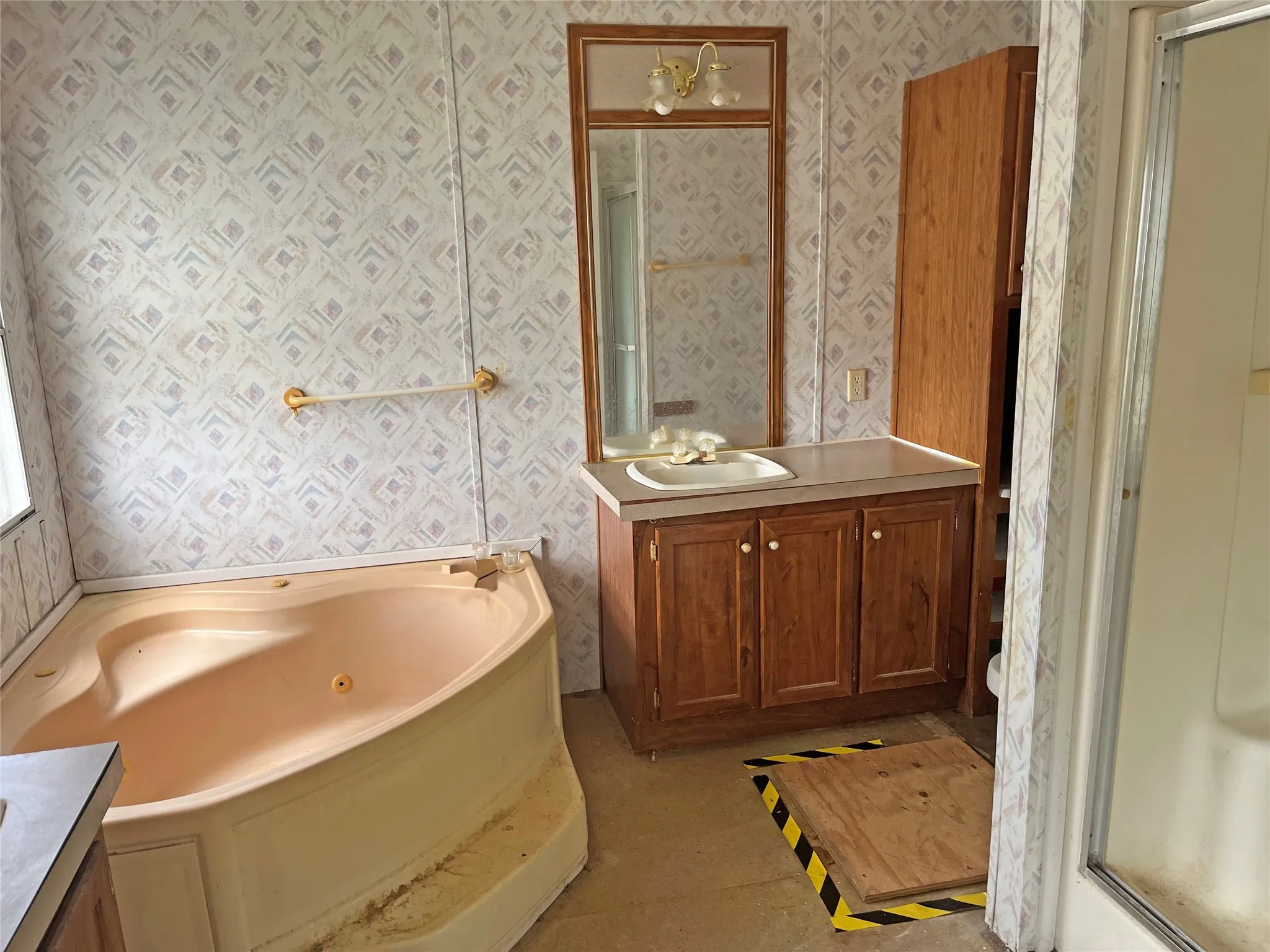 Manufactured Home For Sale in Grayson County , 193 Gun Club Road, Denison, Texas 75021, 3 Bedroom, 2 Bathroom, Garage spaces, 1,410 Sqft, built in 2000, Preowned, mls#21219136, Real Estate Agent in Denison, Homes For Sale in Grayson county, Homes For Sale in Denison, Realtor in Denison Texas, Real Estate Brokerage Independent Realty Texas, Luminita Cordes Realtor
