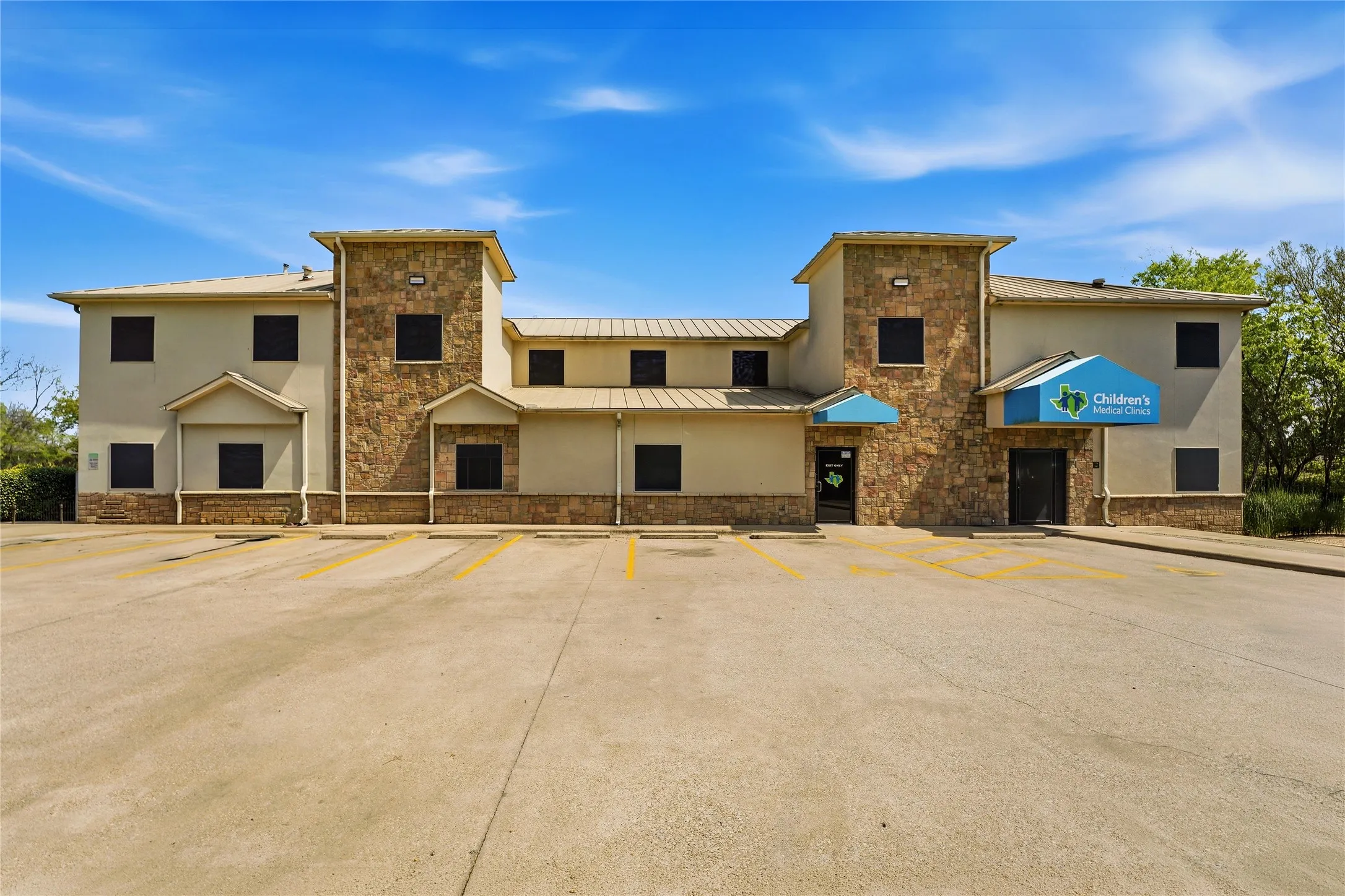 Office For Sale in Kaufman County , 1011 W Grove Street, Kaufman, Texas 75142, 0, 0, Garage spaces, 0 Sqft, built in 2004, Preowned, mls#21211063, Real Estate Agent in Kaufman, Homes For Sale in Kaufman county, Homes For Sale in Kaufman, Realtor in Kaufman Texas, Real Estate Brokerage Independent Realty Texas, Luminita Cordes Realtor