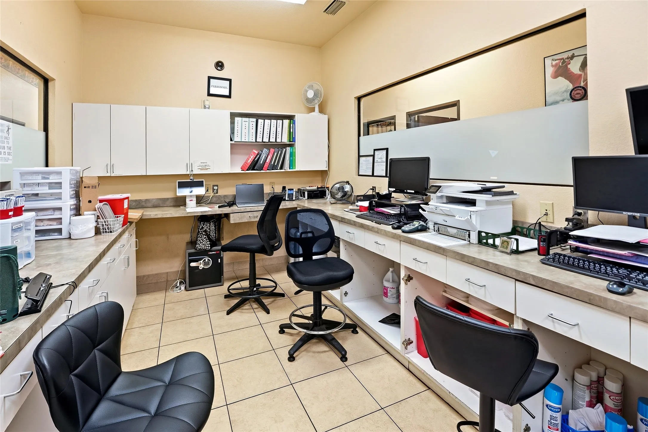 Office For Sale in Kaufman County , 1011 W Grove Street, Kaufman, Texas 75142, 0, 0, Garage spaces, 0 Sqft, built in 2004, Preowned, mls#21211063, Real Estate Agent in Kaufman, Homes For Sale in Kaufman county, Homes For Sale in Kaufman, Realtor in Kaufman Texas, Real Estate Brokerage Independent Realty Texas, Luminita Cordes Realtor