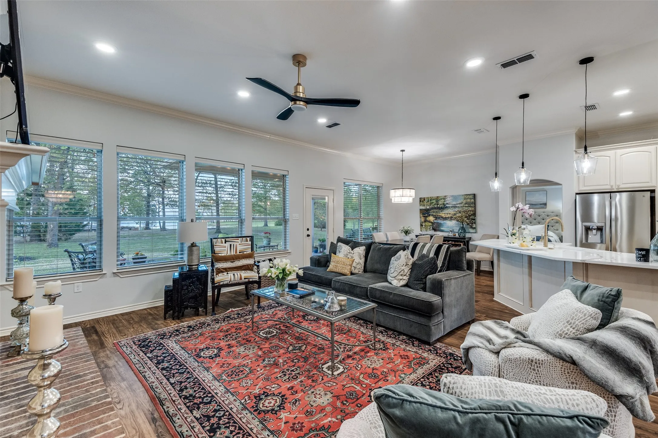 Living area featuring dark wood finished floors, a ceiling fan, crown molding, and recessed lighting