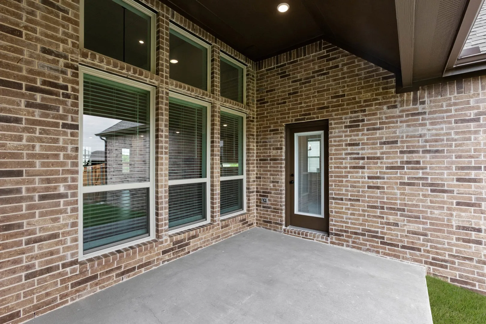 412 Newpark-Patio-1