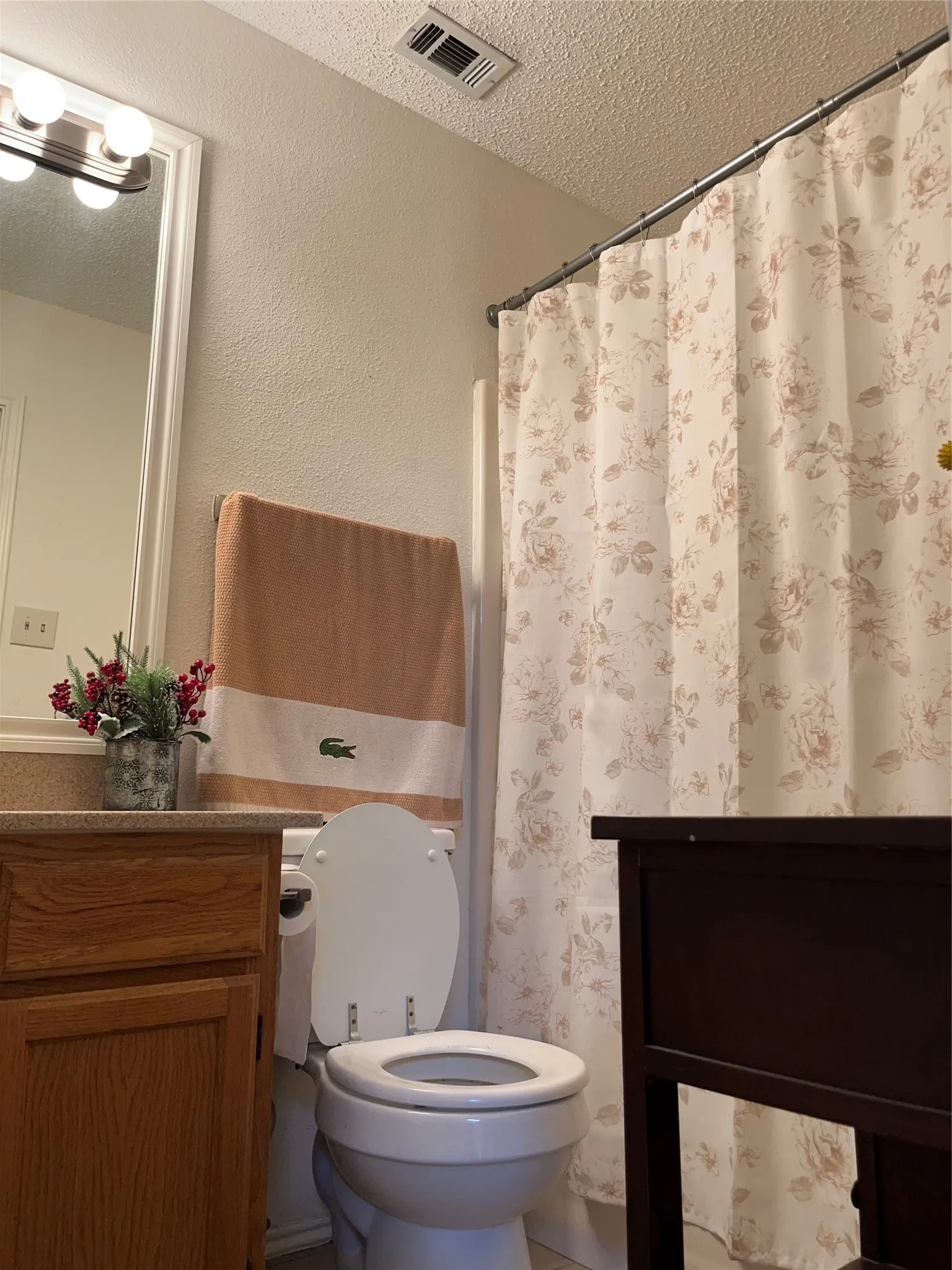 Single Family Residence For Sale in Dallas County , 514 Amber Lane, De Soto, Texas 75115, 3 Bedrooms, 2 Bathrooms, 2 Garage spaces, 1,270 Sqft, built in 1986, Price $250,000, mls#21218736, Real Estate Agent in De Soto, Homes For Sale in Dallas county, Homes For Sale in De Soto, Realtor in De Soto Texas, Real Estate Brokerage Independent Realty Texas, Luminita Cordes Realtor