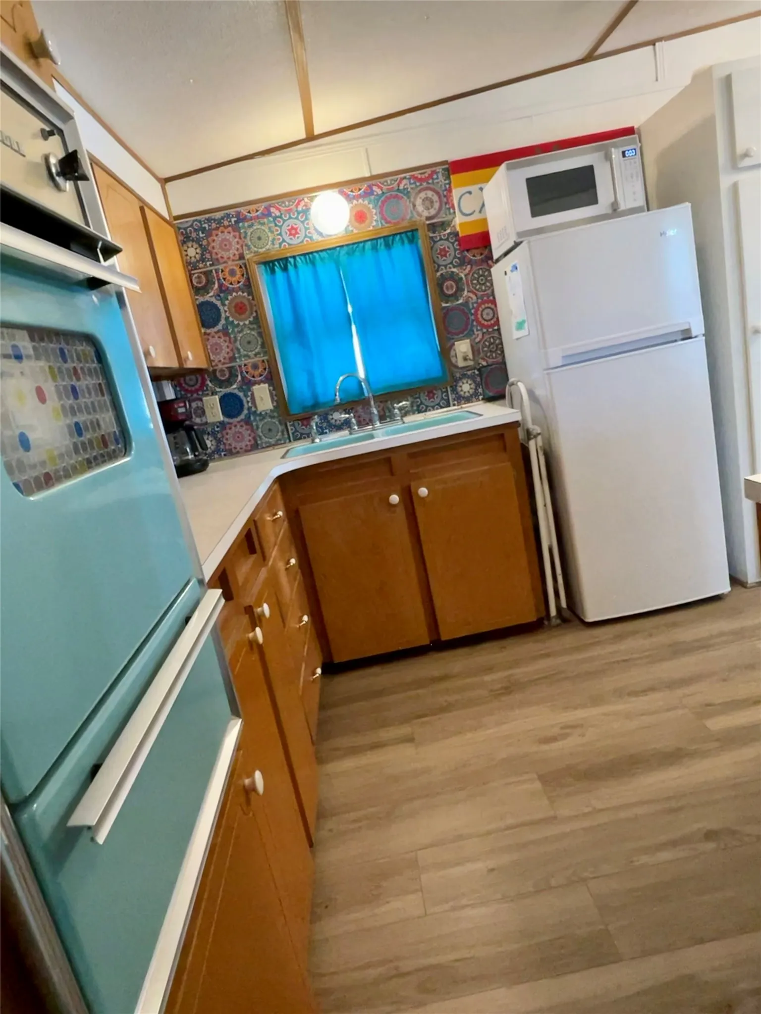 Mobile Home For Sale in Palo Pinto County , 4705 Fox Hollow 18, Possum Kingdom Lake, Texas 76450, 3 Bedroom, 1 Bathroom, Garage spaces, 840 Sqft, built in 1966, Preowned, mls#21218052, Real Estate Agent in Possum Kingdom Lake, Homes For Sale in Palo Pinto county, Homes For Sale in Possum Kingdom Lake, Realtor in Possum Kingdom Lake Texas, Real Estate Brokerage Independent Realty Texas, Luminita Cordes Realtor