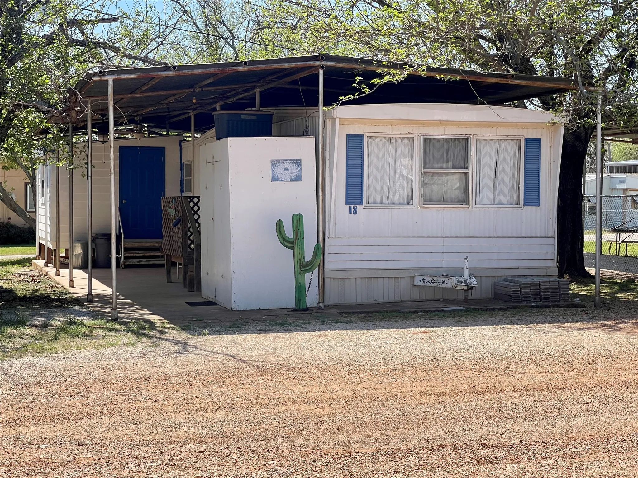 Mobile Home For Sale in Palo Pinto County , 4705 Fox Hollow 18, Possum Kingdom Lake, Texas 76450, 3 Bedroom, 1 Bathroom, Garage spaces, 840 Sqft, built in 1966, Preowned, mls#21218052, Real Estate Agent in Possum Kingdom Lake, Homes For Sale in Palo Pinto county, Homes For Sale in Possum Kingdom Lake, Realtor in Possum Kingdom Lake Texas, Real Estate Brokerage Independent Realty Texas, Luminita Cordes Realtor