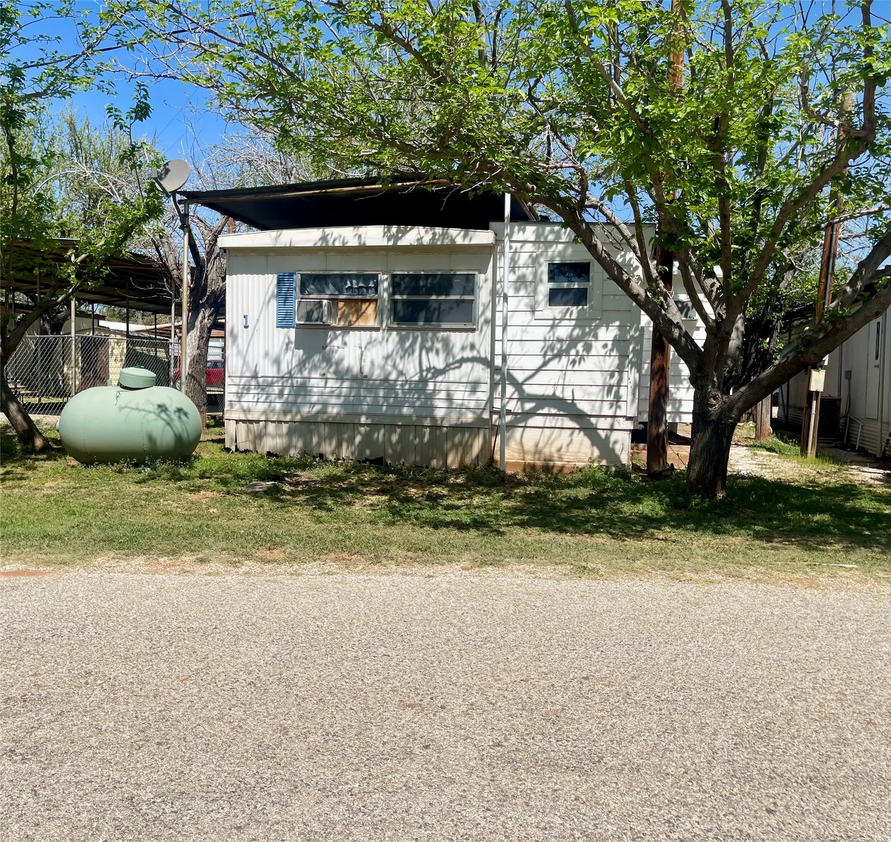 Mobile Home For Sale in Palo Pinto County , 4705 Fox Hollow 18, Possum Kingdom Lake, Texas 76450, 3 Bedroom, 1 Bathroom, Garage spaces, 840 Sqft, built in 1966, Preowned, mls#21218052, Real Estate Agent in Possum Kingdom Lake, Homes For Sale in Palo Pinto county, Homes For Sale in Possum Kingdom Lake, Realtor in Possum Kingdom Lake Texas, Real Estate Brokerage Independent Realty Texas, Luminita Cordes Realtor