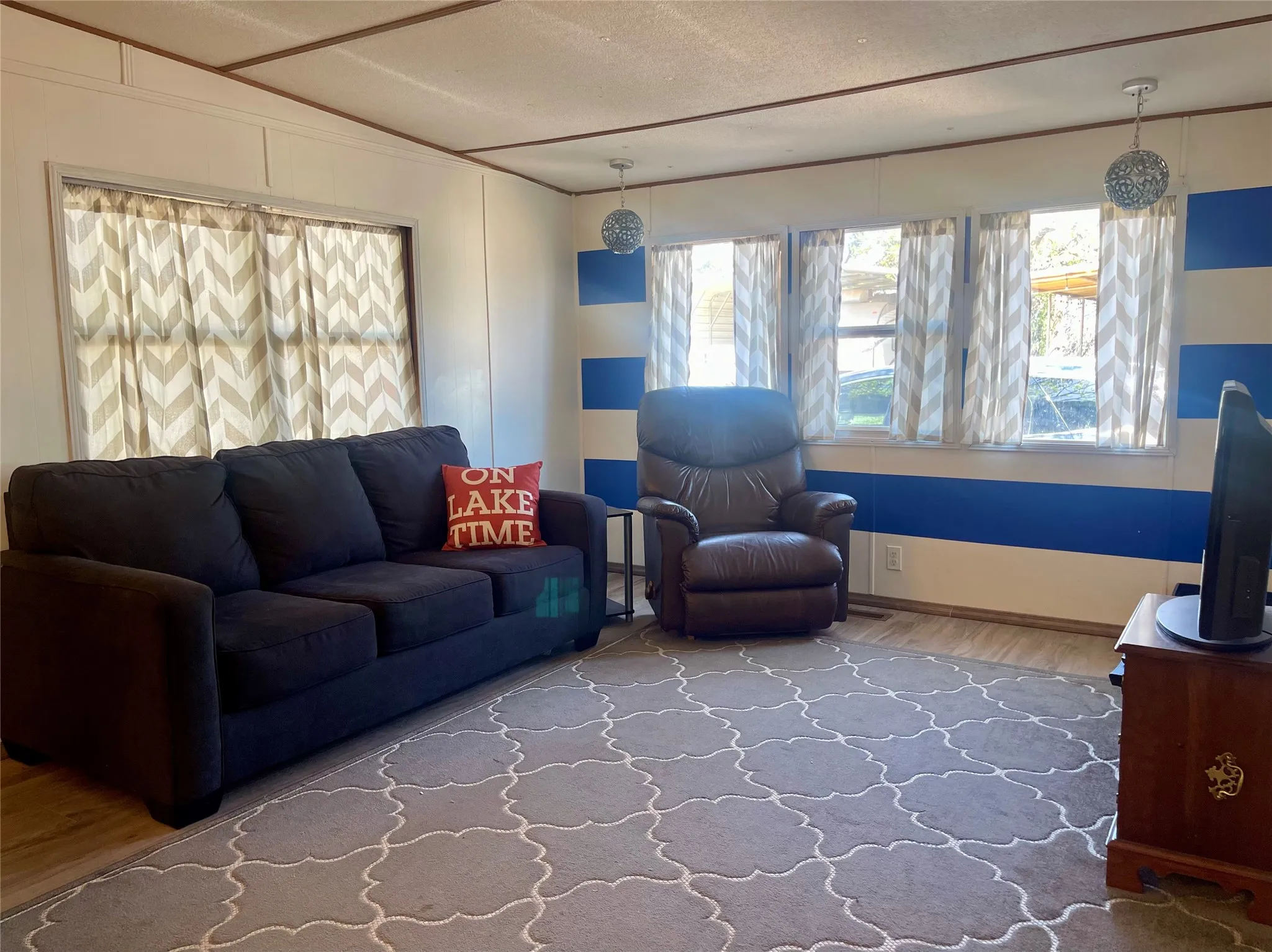 Mobile Home For Sale in Palo Pinto County , 4705 Fox Hollow 18, Possum Kingdom Lake, Texas 76450, 3 Bedroom, 1 Bathroom, Garage spaces, 840 Sqft, built in 1966, Preowned, mls#21218052, Real Estate Agent in Possum Kingdom Lake, Homes For Sale in Palo Pinto county, Homes For Sale in Possum Kingdom Lake, Realtor in Possum Kingdom Lake Texas, Real Estate Brokerage Independent Realty Texas, Luminita Cordes Realtor