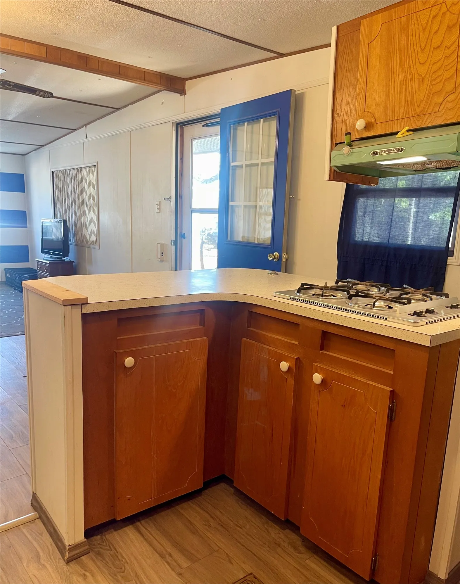 Mobile Home For Sale in Palo Pinto County , 4705 Fox Hollow 18, Possum Kingdom Lake, Texas 76450, 3 Bedroom, 1 Bathroom, Garage spaces, 840 Sqft, built in 1966, Preowned, mls#21218052, Real Estate Agent in Possum Kingdom Lake, Homes For Sale in Palo Pinto county, Homes For Sale in Possum Kingdom Lake, Realtor in Possum Kingdom Lake Texas, Real Estate Brokerage Independent Realty Texas, Luminita Cordes Realtor