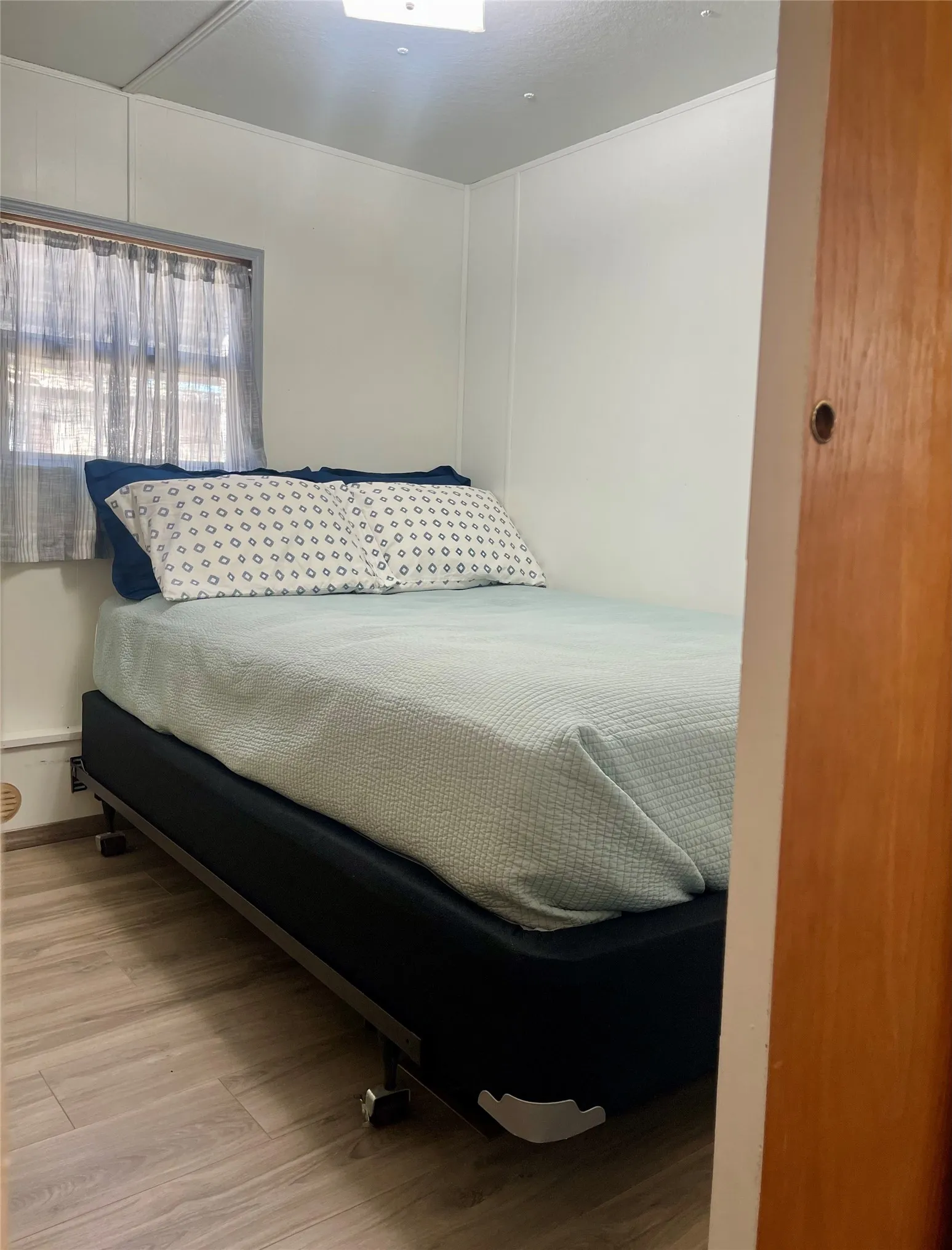 Mobile Home For Sale in Palo Pinto County , 4705 Fox Hollow 18, Possum Kingdom Lake, Texas 76450, 3 Bedroom, 1 Bathroom, Garage spaces, 840 Sqft, built in 1966, Preowned, mls#21218052, Real Estate Agent in Possum Kingdom Lake, Homes For Sale in Palo Pinto county, Homes For Sale in Possum Kingdom Lake, Realtor in Possum Kingdom Lake Texas, Real Estate Brokerage Independent Realty Texas, Luminita Cordes Realtor