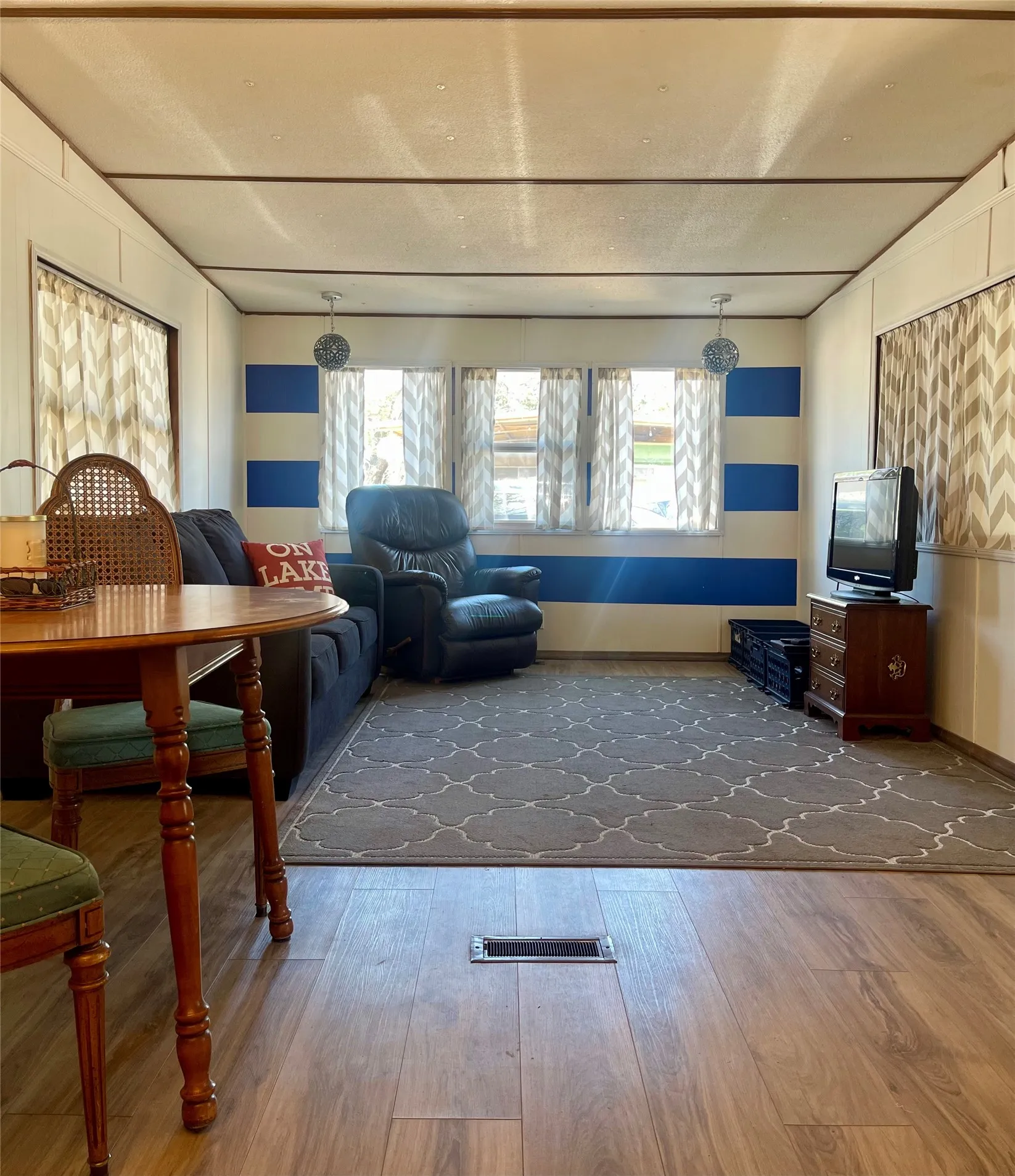 Mobile Home For Sale in Palo Pinto County , 4705 Fox Hollow 18, Possum Kingdom Lake, Texas 76450, 3 Bedroom, 1 Bathroom, Garage spaces, 840 Sqft, built in 1966, Preowned, mls#21218052, Real Estate Agent in Possum Kingdom Lake, Homes For Sale in Palo Pinto county, Homes For Sale in Possum Kingdom Lake, Realtor in Possum Kingdom Lake Texas, Real Estate Brokerage Independent Realty Texas, Luminita Cordes Realtor