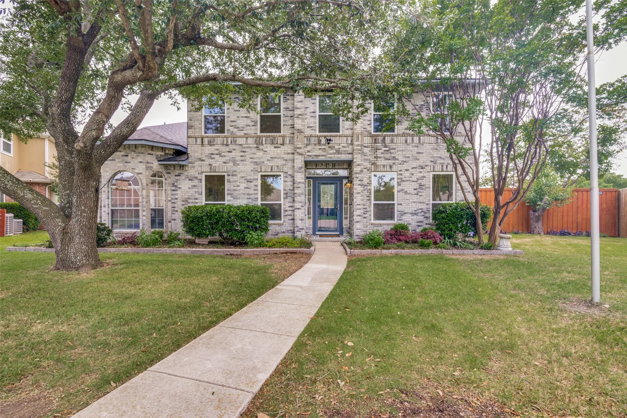 Single Family Residence For Sale in Rockwall County , 6013 Arden Court, Rowlett, Texas 75087, 5 Bedroom, 3 Bathroom, 2 Garage spaces, 3,181 Sqft, built in 1995, Preowned, mls#21219154, Real Estate Agent in Rowlett, Homes For Sale in Rockwall county, Homes For Sale in Rowlett, Realtor in Rowlett Texas, Real Estate Brokerage Independent Realty Texas, Luminita Cordes Realtor