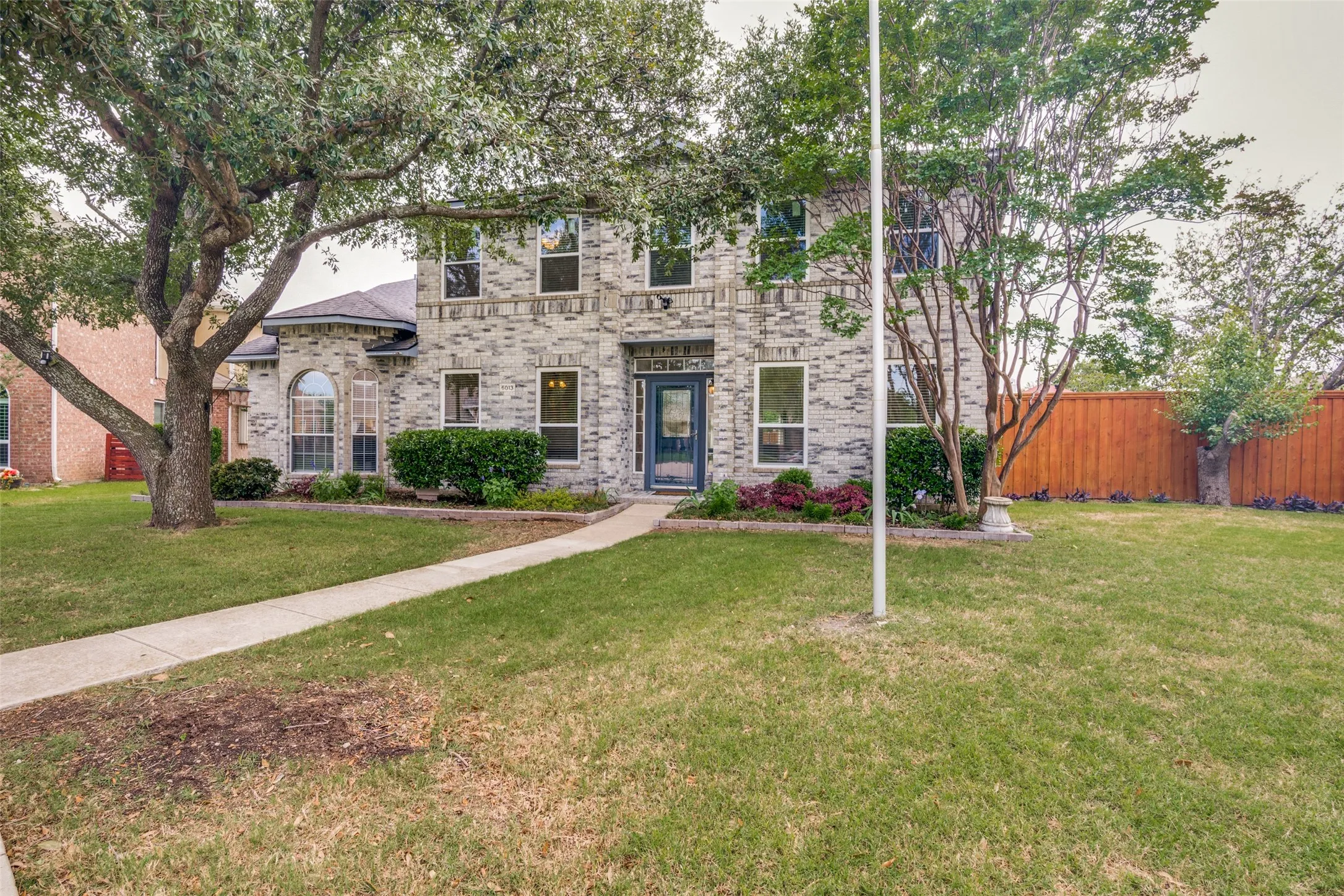 Single Family Residence For Sale in Rockwall County , 6013 Arden Court, Rowlett, Texas 75087, 5 Bedroom, 3 Bathroom, 2 Garage spaces, 3,181 Sqft, built in 1995, Preowned, mls#21219154, Real Estate Agent in Rowlett, Homes For Sale in Rockwall county, Homes For Sale in Rowlett, Realtor in Rowlett Texas, Real Estate Brokerage Independent Realty Texas, Luminita Cordes Realtor