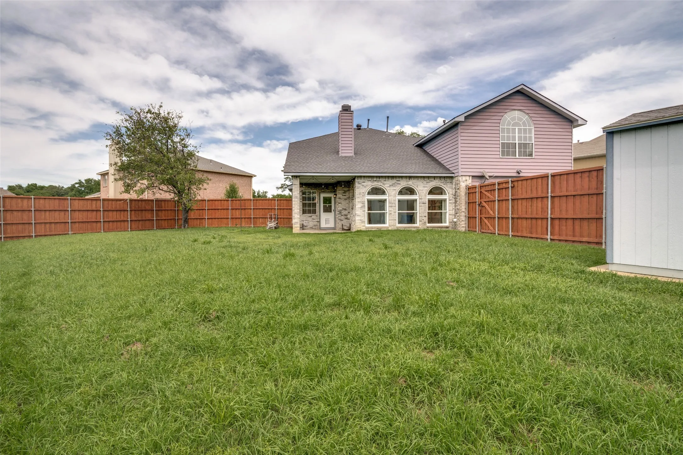 Single Family Residence For Sale in Rockwall County , 6013 Arden Court, Rowlett, Texas 75087, 5 Bedroom, 3 Bathroom, 2 Garage spaces, 3,181 Sqft, built in 1995, Preowned, mls#21219154, Real Estate Agent in Rowlett, Homes For Sale in Rockwall county, Homes For Sale in Rowlett, Realtor in Rowlett Texas, Real Estate Brokerage Independent Realty Texas, Luminita Cordes Realtor