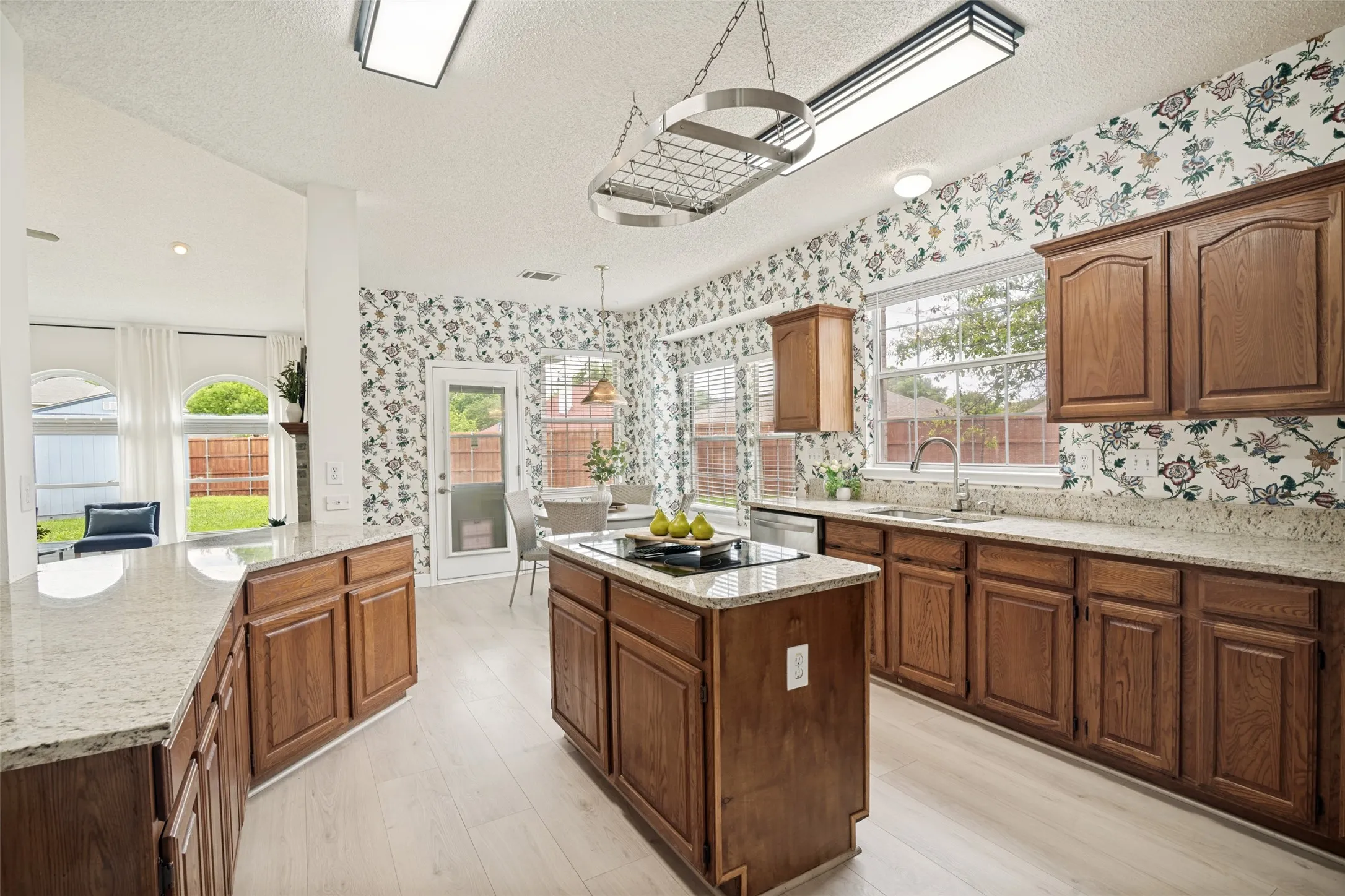 Single Family Residence For Sale in Rockwall County , 6013 Arden Court, Rowlett, Texas 75087, 5 Bedroom, 3 Bathroom, 2 Garage spaces, 3,181 Sqft, built in 1995, Preowned, mls#21219154, Real Estate Agent in Rowlett, Homes For Sale in Rockwall county, Homes For Sale in Rowlett, Realtor in Rowlett Texas, Real Estate Brokerage Independent Realty Texas, Luminita Cordes Realtor