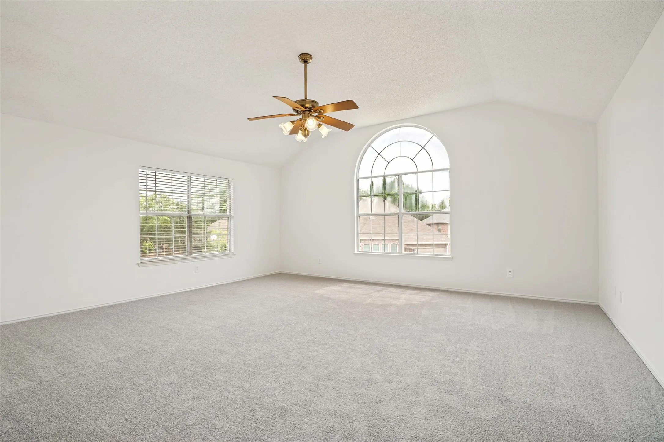 Single Family Residence For Sale in Rockwall County , 6013 Arden Court, Rowlett, Texas 75087, 5 Bedroom, 3 Bathroom, 2 Garage spaces, 3,181 Sqft, built in 1995, Preowned, mls#21219154, Real Estate Agent in Rowlett, Homes For Sale in Rockwall county, Homes For Sale in Rowlett, Realtor in Rowlett Texas, Real Estate Brokerage Independent Realty Texas, Luminita Cordes Realtor