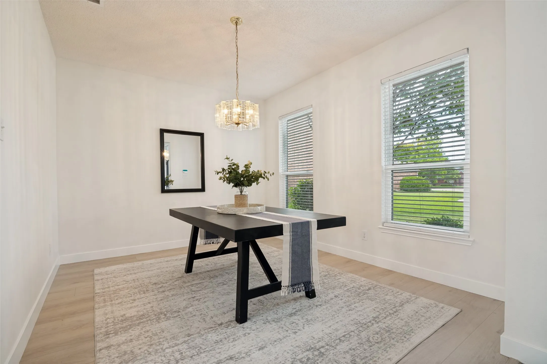 Single Family Residence For Sale in Rockwall County , 6013 Arden Court, Rowlett, Texas 75087, 5 Bedroom, 3 Bathroom, 2 Garage spaces, 3,181 Sqft, built in 1995, Preowned, mls#21219154, Real Estate Agent in Rowlett, Homes For Sale in Rockwall county, Homes For Sale in Rowlett, Realtor in Rowlett Texas, Real Estate Brokerage Independent Realty Texas, Luminita Cordes Realtor