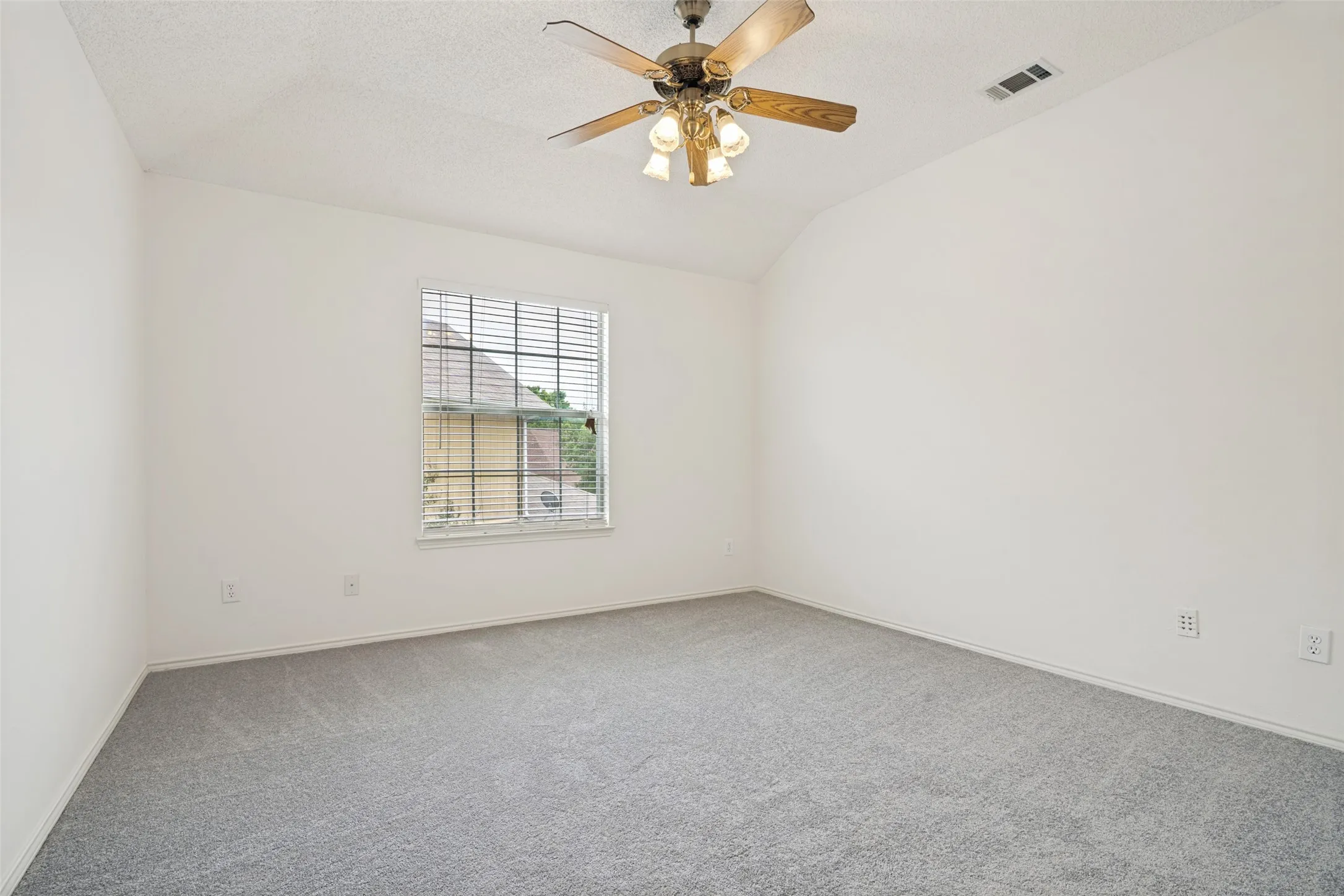 Single Family Residence For Sale in Rockwall County , 6013 Arden Court, Rowlett, Texas 75087, 5 Bedroom, 3 Bathroom, 2 Garage spaces, 3,181 Sqft, built in 1995, Preowned, mls#21219154, Real Estate Agent in Rowlett, Homes For Sale in Rockwall county, Homes For Sale in Rowlett, Realtor in Rowlett Texas, Real Estate Brokerage Independent Realty Texas, Luminita Cordes Realtor