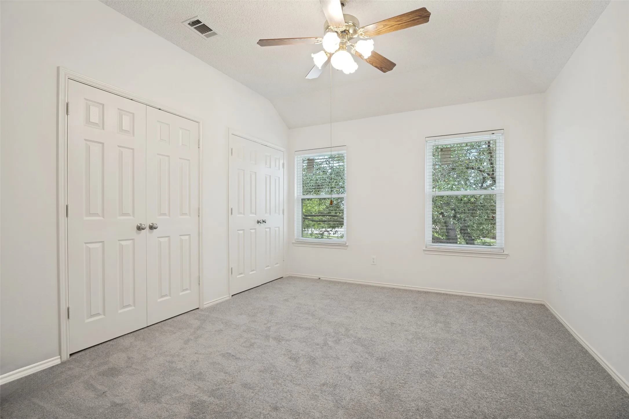 Single Family Residence For Sale in Rockwall County , 6013 Arden Court, Rowlett, Texas 75087, 5 Bedroom, 3 Bathroom, 2 Garage spaces, 3,181 Sqft, built in 1995, Preowned, mls#21219154, Real Estate Agent in Rowlett, Homes For Sale in Rockwall county, Homes For Sale in Rowlett, Realtor in Rowlett Texas, Real Estate Brokerage Independent Realty Texas, Luminita Cordes Realtor