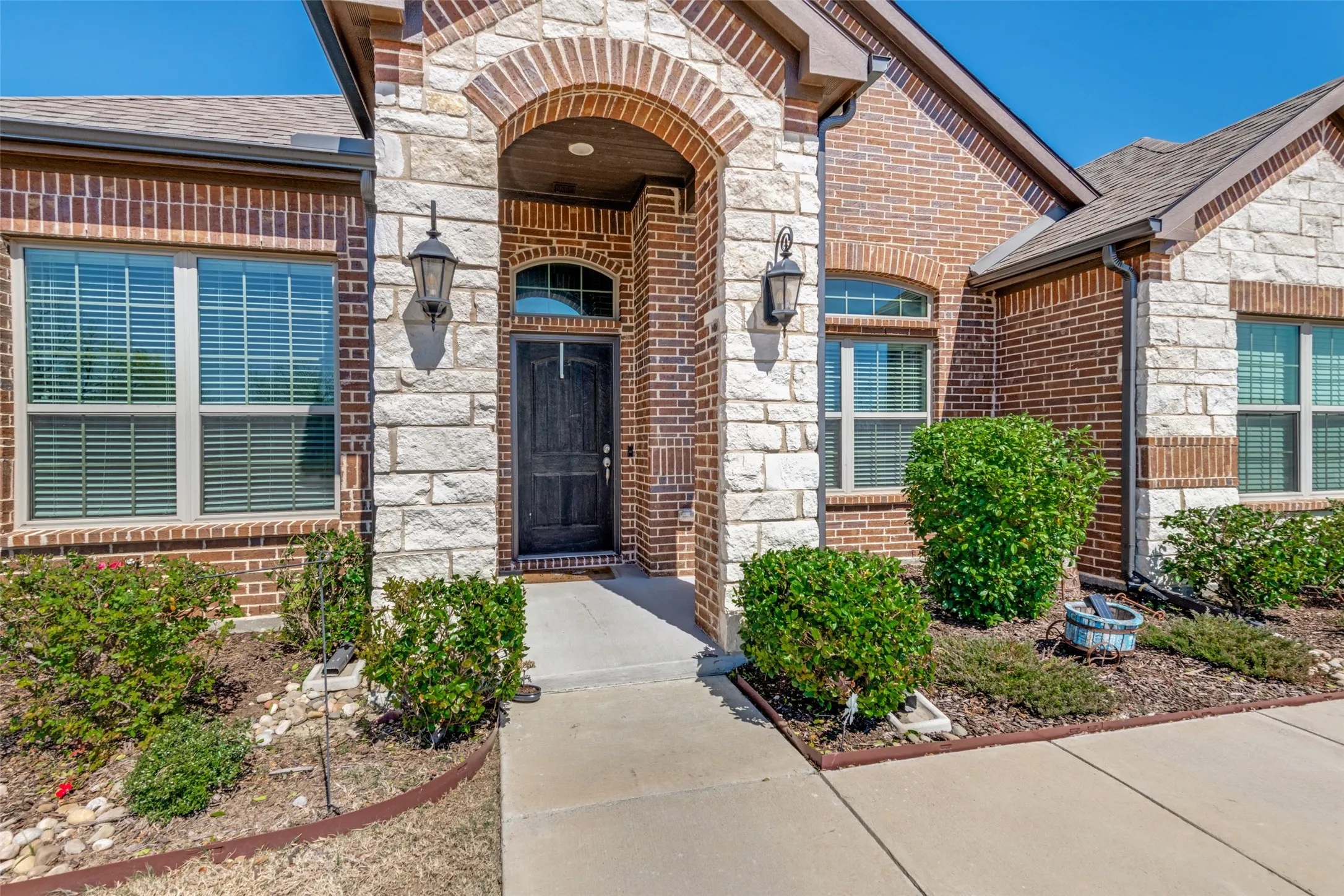 Single Family Residence For Sale in Hunt County , 747 Hickory Lane, Royse City, Texas 75189, 4 Bedroom, 2 Bathroom, 2 Garage spaces, 2,228 Sqft, built in 2022, mls#21216595, Real Estate Agent in Royse City, Homes For Sale in Hunt county, Homes For Sale in Royse City, Realtor in Royse City Texas, Real Estate Brokerage Independent Realty Texas, Luminita Cordes Realtor