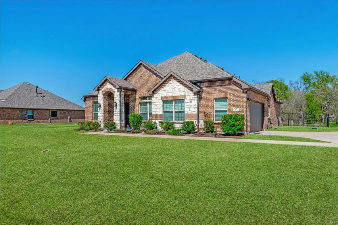 Single Family Residence For Sale in Hunt County , 747 Hickory Lane, Royse City, Texas 75189, 4 Bedroom, 2 Bathroom, 2 Garage spaces, 2,228 Sqft, built in 2022, mls#21216595, Real Estate Agent in Royse City, Homes For Sale in Hunt county, Homes For Sale in Royse City, Realtor in Royse City Texas, Real Estate Brokerage Independent Realty Texas, Luminita Cordes Realtor