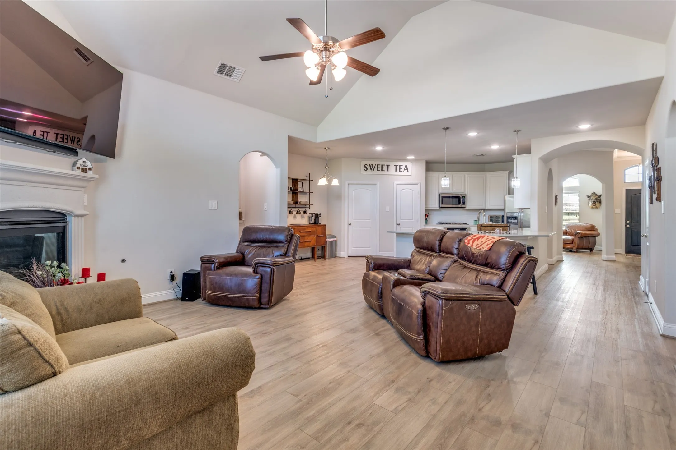 Single Family Residence For Sale in Hunt County , 747 Hickory Lane, Royse City, Texas 75189, 4 Bedroom, 2 Bathroom, 2 Garage spaces, 2,228 Sqft, built in 2022, mls#21216595, Real Estate Agent in Royse City, Homes For Sale in Hunt county, Homes For Sale in Royse City, Realtor in Royse City Texas, Real Estate Brokerage Independent Realty Texas, Luminita Cordes Realtor