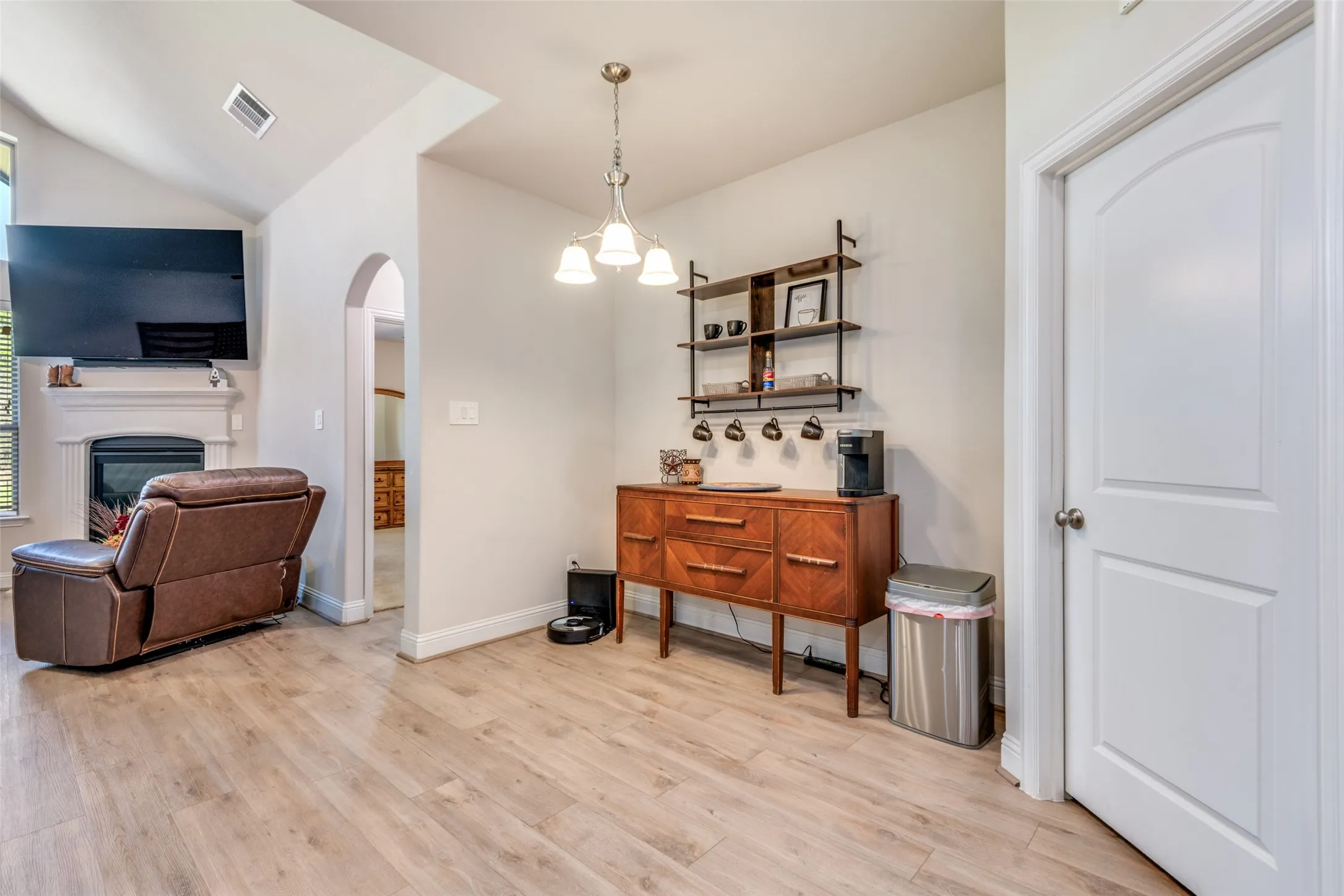 Single Family Residence For Sale in Hunt County , 747 Hickory Lane, Royse City, Texas 75189, 4 Bedroom, 2 Bathroom, 2 Garage spaces, 2,228 Sqft, built in 2022, mls#21216595, Real Estate Agent in Royse City, Homes For Sale in Hunt county, Homes For Sale in Royse City, Realtor in Royse City Texas, Real Estate Brokerage Independent Realty Texas, Luminita Cordes Realtor