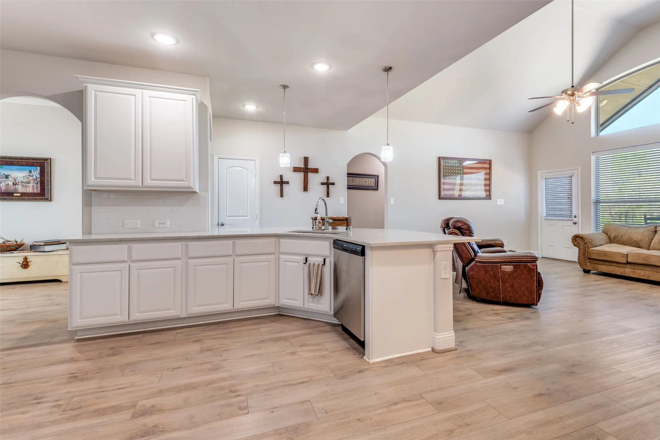 Single Family Residence For Sale in Hunt County , 747 Hickory Lane, Royse City, Texas 75189, 4 Bedroom, 2 Bathroom, 2 Garage spaces, 2,228 Sqft, built in 2022, mls#21216595, Real Estate Agent in Royse City, Homes For Sale in Hunt county, Homes For Sale in Royse City, Realtor in Royse City Texas, Real Estate Brokerage Independent Realty Texas, Luminita Cordes Realtor
