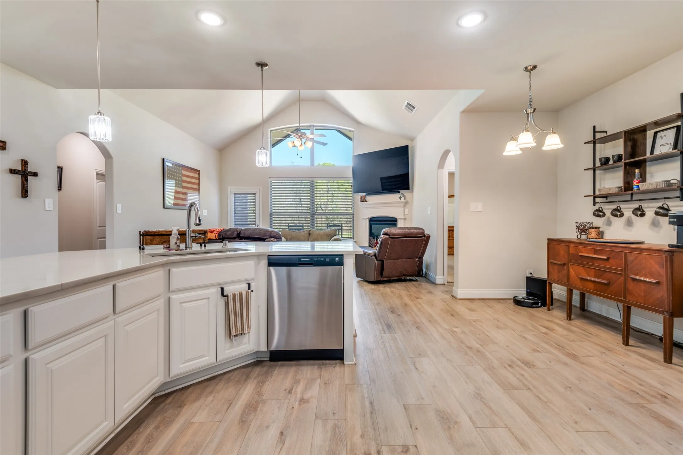 Single Family Residence For Sale in Hunt County , 747 Hickory Lane, Royse City, Texas 75189, 4 Bedroom, 2 Bathroom, 2 Garage spaces, 2,228 Sqft, built in 2022, mls#21216595, Real Estate Agent in Royse City, Homes For Sale in Hunt county, Homes For Sale in Royse City, Realtor in Royse City Texas, Real Estate Brokerage Independent Realty Texas, Luminita Cordes Realtor