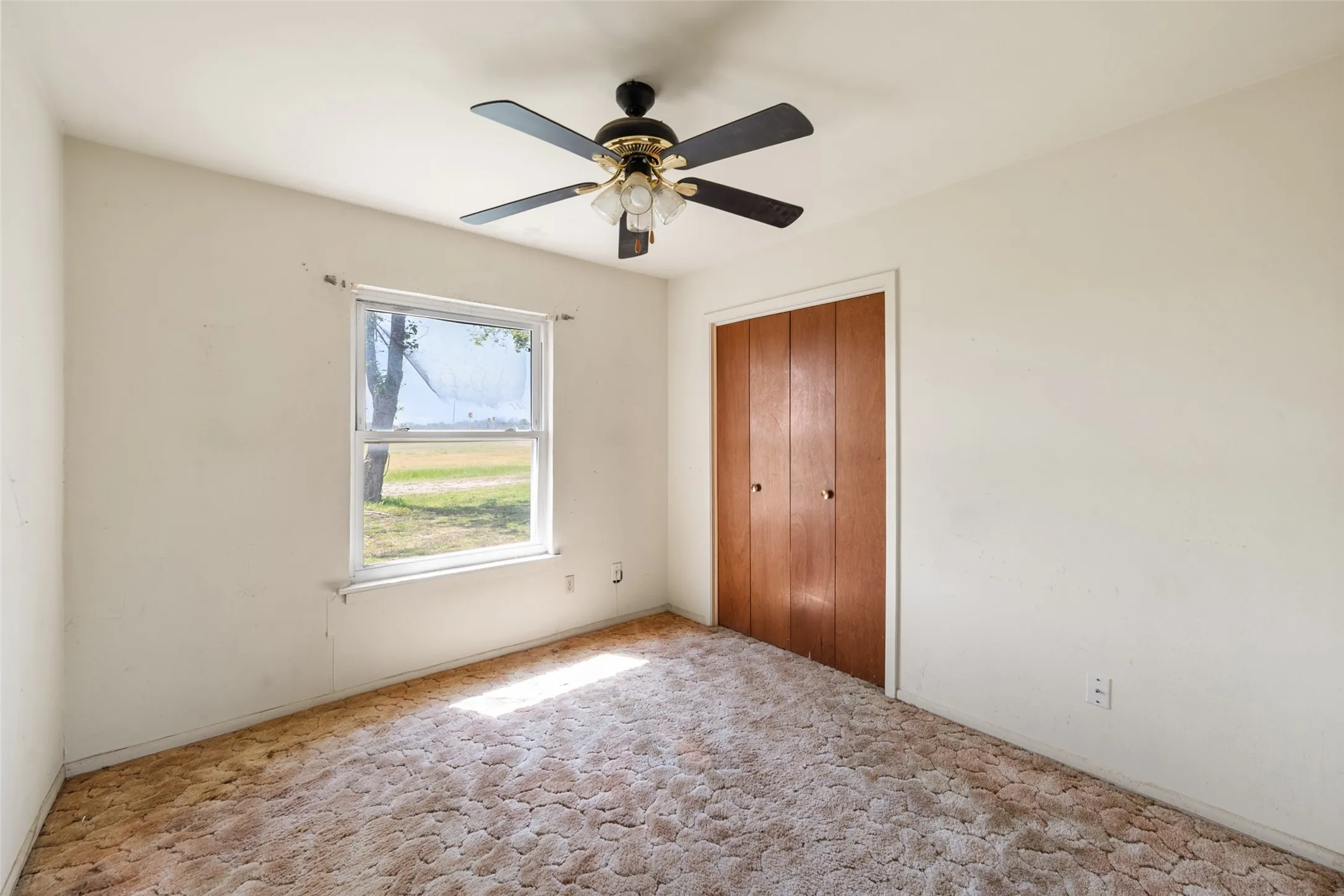 Unfurnished bedroom
