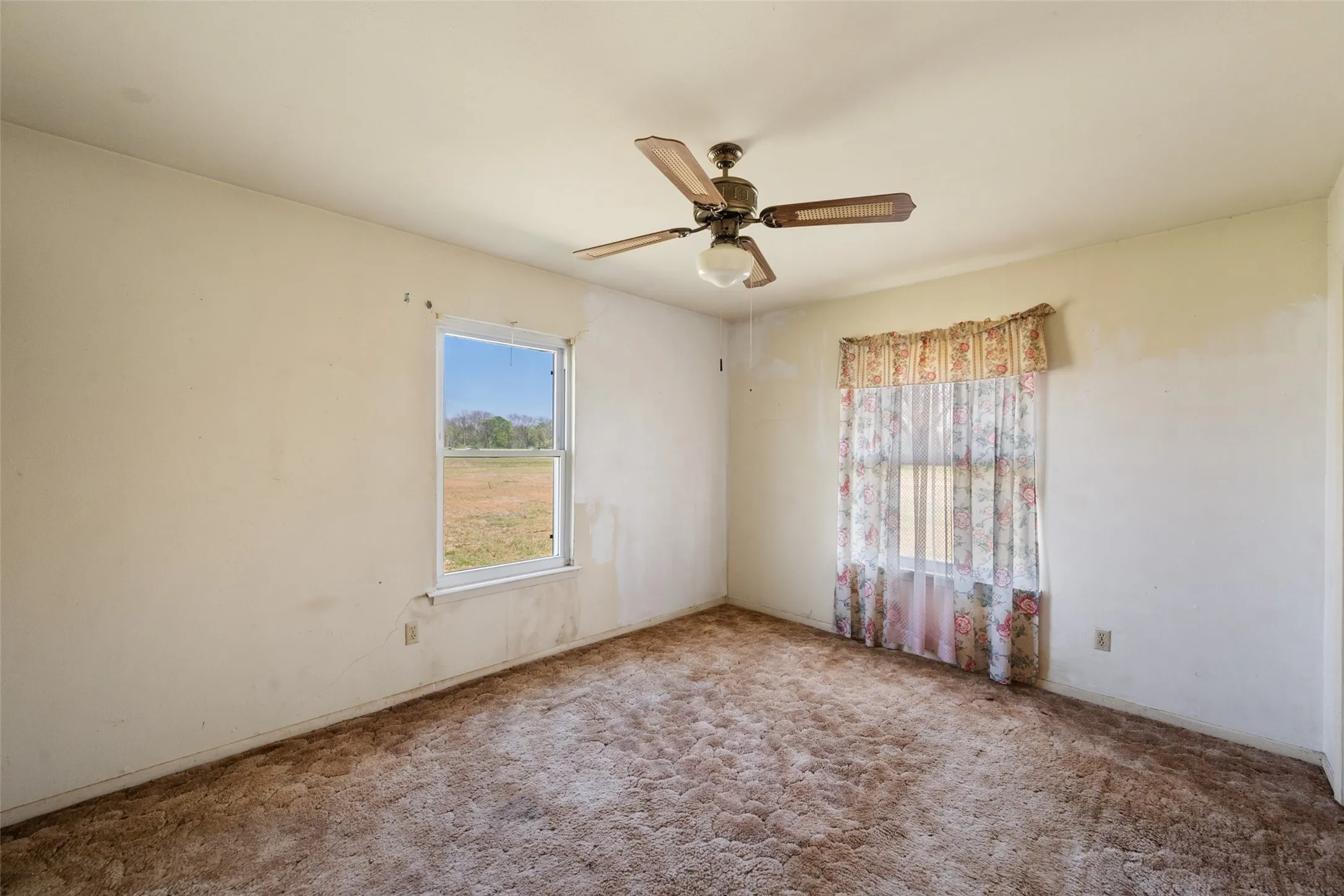 Unfurnished bedroom