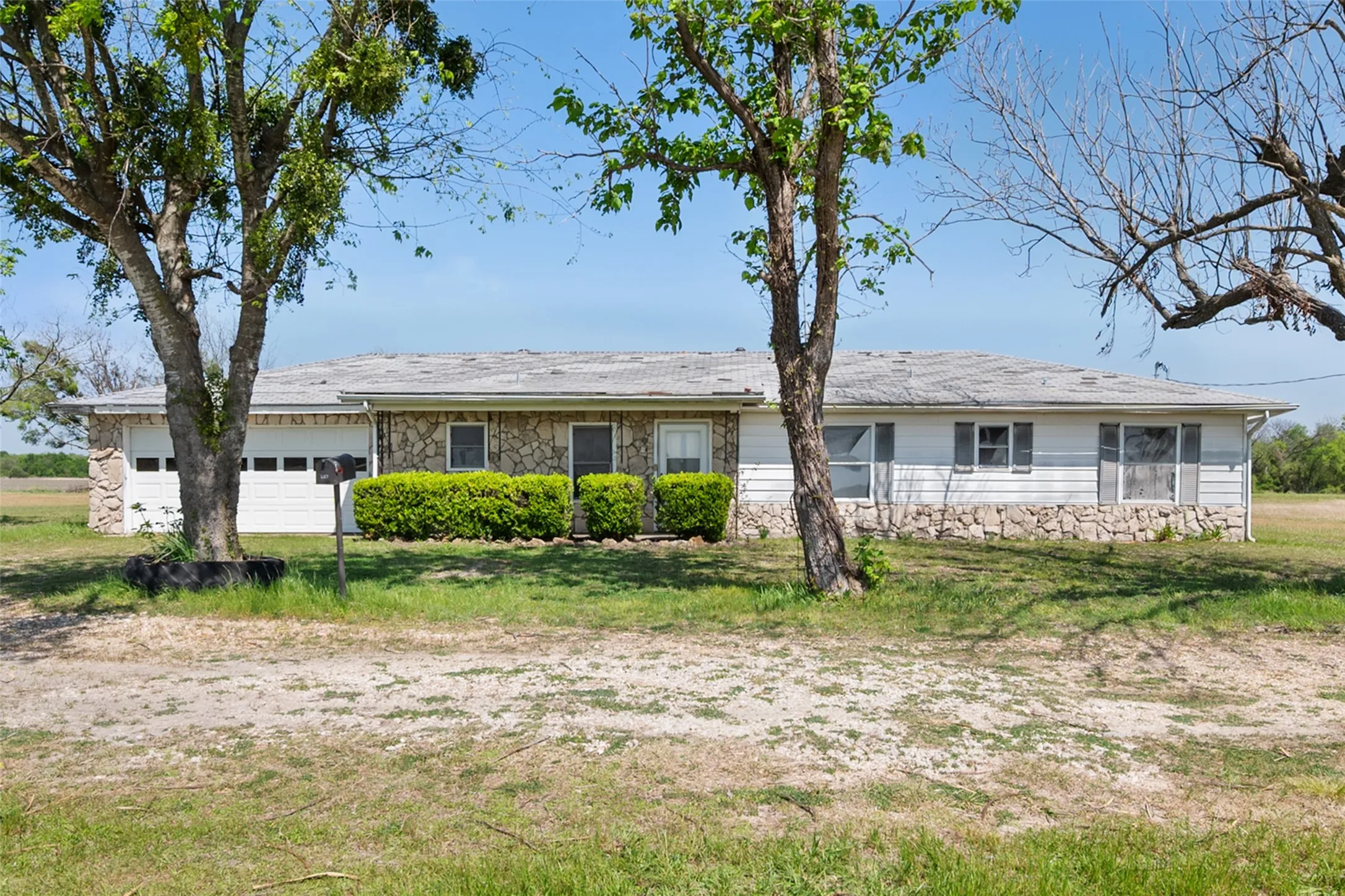 Single Family Residence For Sale in Navarro County , 627 FM 633, Kerens, Texas 75144, 4 Bedroom, 2 Bathroom, 2 Garage spaces, 1,517 Sqft, built in 1969, Preowned, mls#21190638, Real Estate Agent in Kerens, Homes For Sale in Navarro county, Homes For Sale in Kerens, Realtor in Kerens Texas, Real Estate Brokerage Independent Realty Texas, Luminita Cordes Realtor