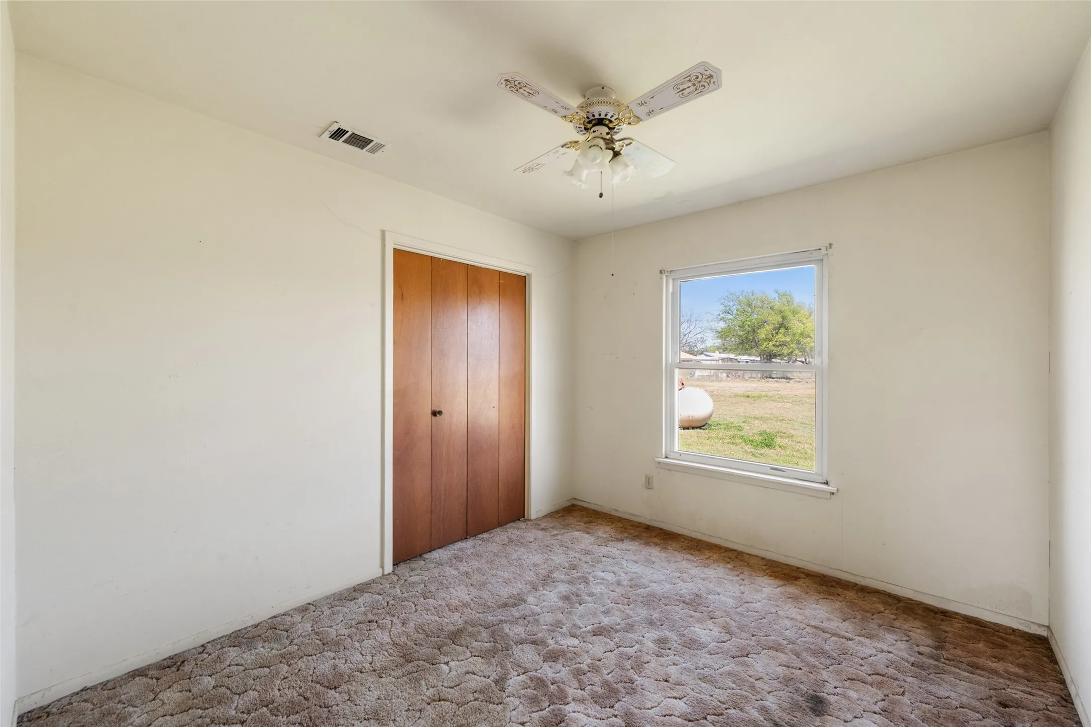 Unfurnished bedroom