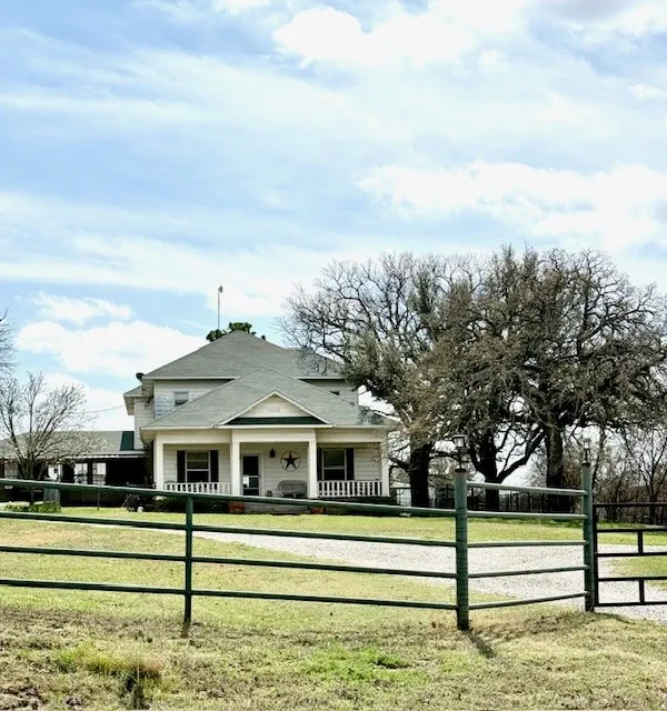 Single Family Residence For Sale in Parker County , 2805 Old Brock Road, Weatherford, Texas 76087, 4 Bedroom, 5 Bathroom, Garage spaces, 3,600 Sqft, built in 1976, mls#21217361, Real Estate Agent in Weatherford, Homes For Sale in Parker county, Homes For Sale in Weatherford, Realtor in Weatherford Texas, Real Estate Brokerage Independent Realty Texas, Luminita Cordes Realtor