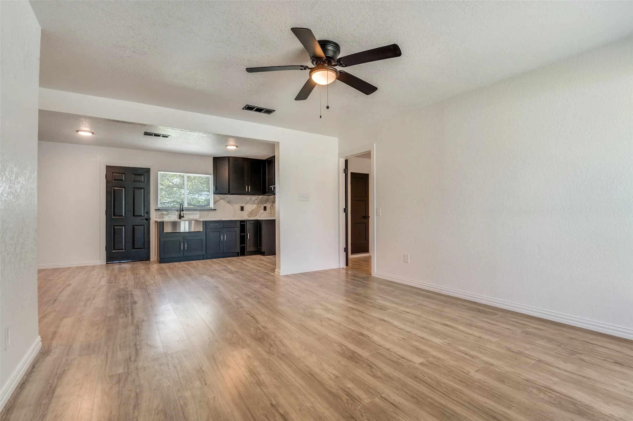 Single Family Residence For Sale in Dallas County , 4625 Kyle Drive, Balch Springs, Texas 75180, 4 Bedroom, 2 Bathroom, Garage spaces, 1,105 Sqft, built in 1972, mls#21219246, Real Estate Agent in Balch Springs, Homes For Sale in Dallas county, Homes For Sale in Balch Springs, Realtor in Balch Springs Texas, Real Estate Brokerage Independent Realty Texas, Luminita Cordes Realtor
