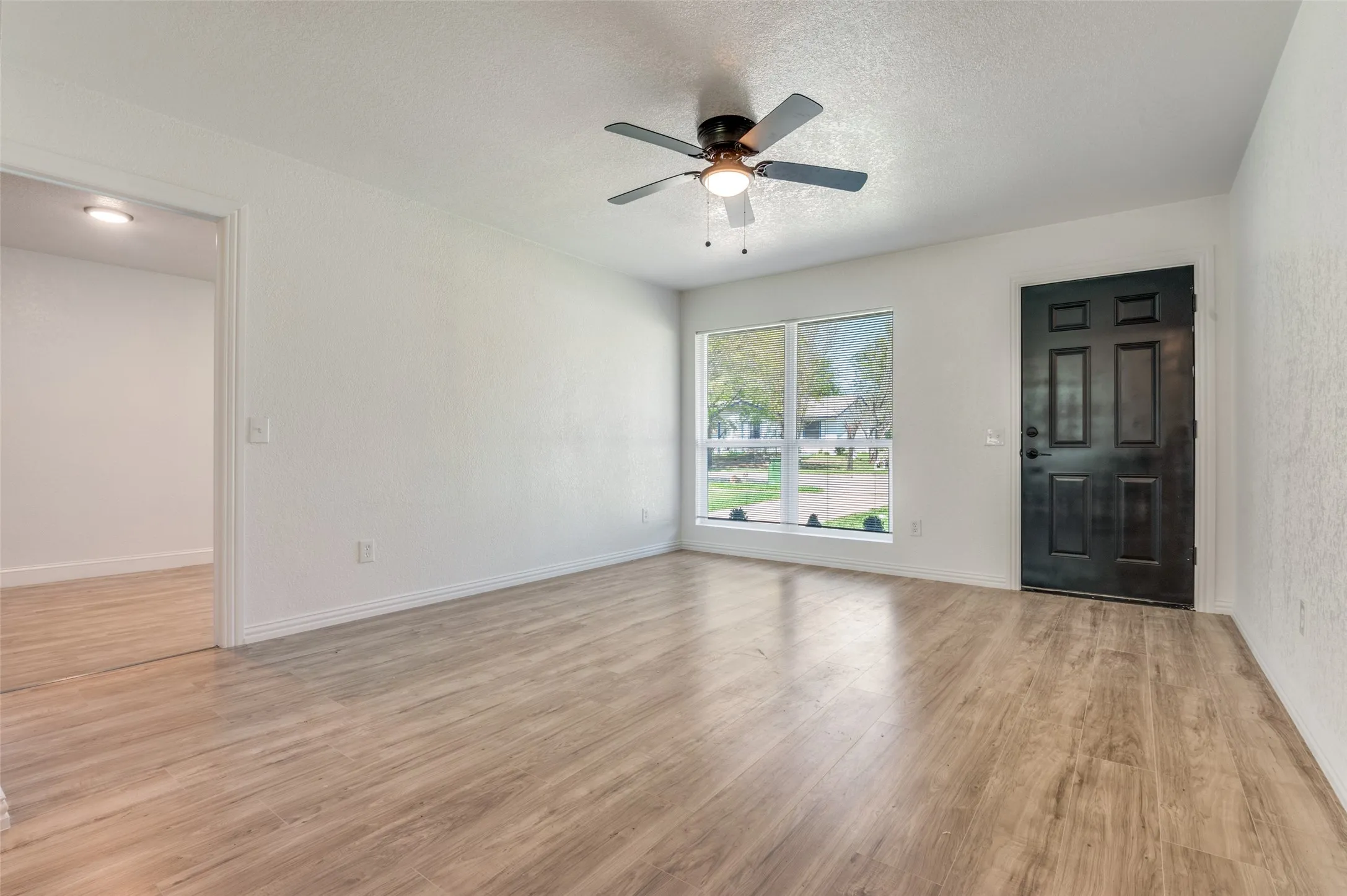 Single Family Residence For Sale in Dallas County , 4625 Kyle Drive, Balch Springs, Texas 75180, 4 Bedroom, 2 Bathroom, Garage spaces, 1,105 Sqft, built in 1972, mls#21219246, Real Estate Agent in Balch Springs, Homes For Sale in Dallas county, Homes For Sale in Balch Springs, Realtor in Balch Springs Texas, Real Estate Brokerage Independent Realty Texas, Luminita Cordes Realtor