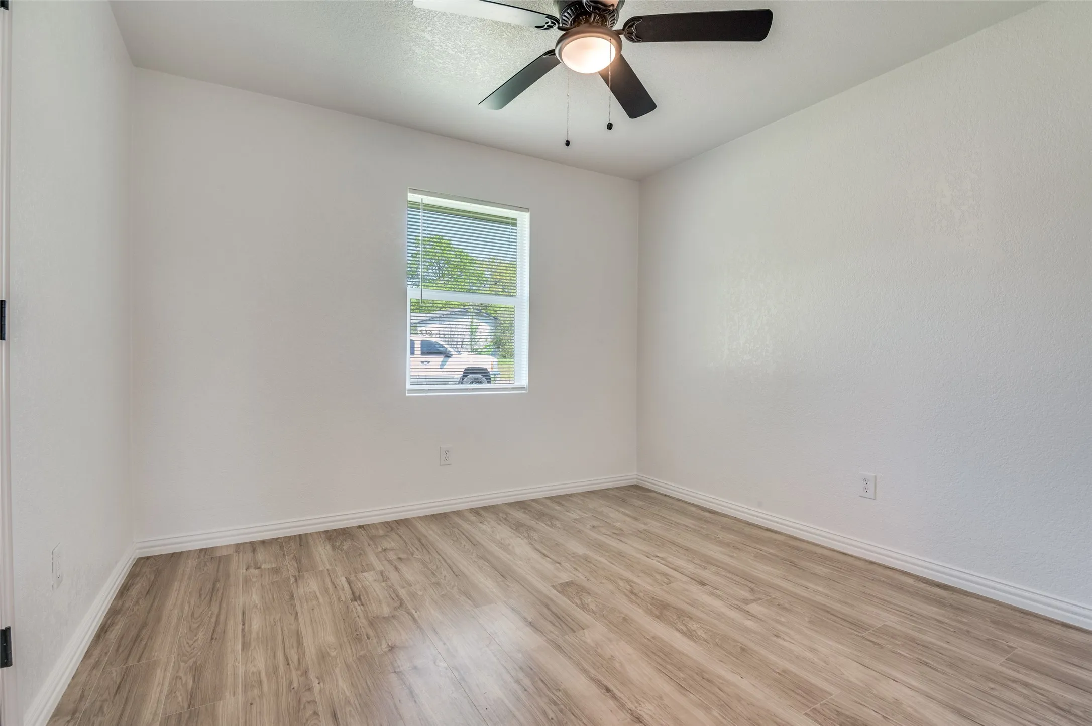Single Family Residence For Sale in Dallas County , 4625 Kyle Drive, Balch Springs, Texas 75180, 4 Bedroom, 2 Bathroom, Garage spaces, 1,105 Sqft, built in 1972, mls#21219246, Real Estate Agent in Balch Springs, Homes For Sale in Dallas county, Homes For Sale in Balch Springs, Realtor in Balch Springs Texas, Real Estate Brokerage Independent Realty Texas, Luminita Cordes Realtor