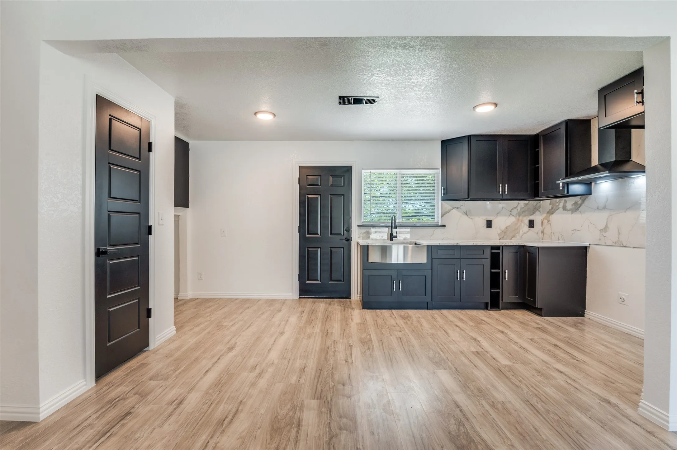 Single Family Residence For Sale in Dallas County , 4625 Kyle Drive, Balch Springs, Texas 75180, 4 Bedroom, 2 Bathroom, Garage spaces, 1,105 Sqft, built in 1972, mls#21219246, Real Estate Agent in Balch Springs, Homes For Sale in Dallas county, Homes For Sale in Balch Springs, Realtor in Balch Springs Texas, Real Estate Brokerage Independent Realty Texas, Luminita Cordes Realtor