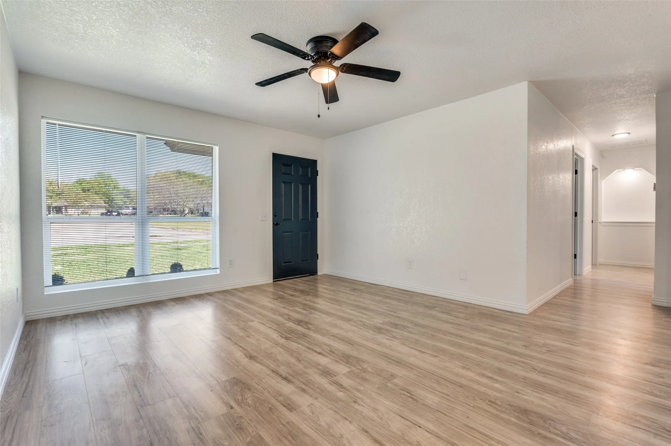 Single Family Residence For Sale in Dallas County , 4625 Kyle Drive, Balch Springs, Texas 75180, 4 Bedroom, 2 Bathroom, Garage spaces, 1,105 Sqft, built in 1972, mls#21219246, Real Estate Agent in Balch Springs, Homes For Sale in Dallas county, Homes For Sale in Balch Springs, Realtor in Balch Springs Texas, Real Estate Brokerage Independent Realty Texas, Luminita Cordes Realtor