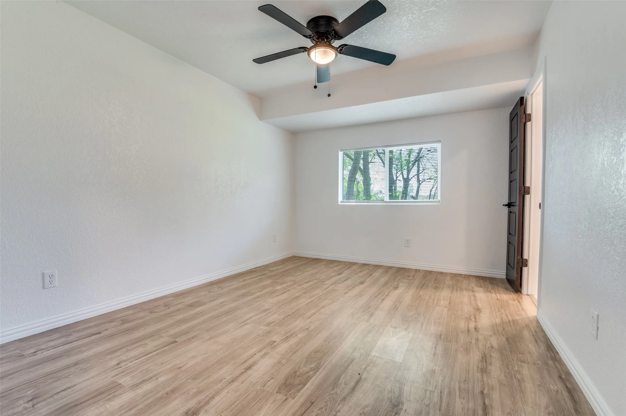 Single Family Residence For Sale in Dallas County , 4625 Kyle Drive, Balch Springs, Texas 75180, 4 Bedroom, 2 Bathroom, Garage spaces, 1,105 Sqft, built in 1972, mls#21219246, Real Estate Agent in Balch Springs, Homes For Sale in Dallas county, Homes For Sale in Balch Springs, Realtor in Balch Springs Texas, Real Estate Brokerage Independent Realty Texas, Luminita Cordes Realtor