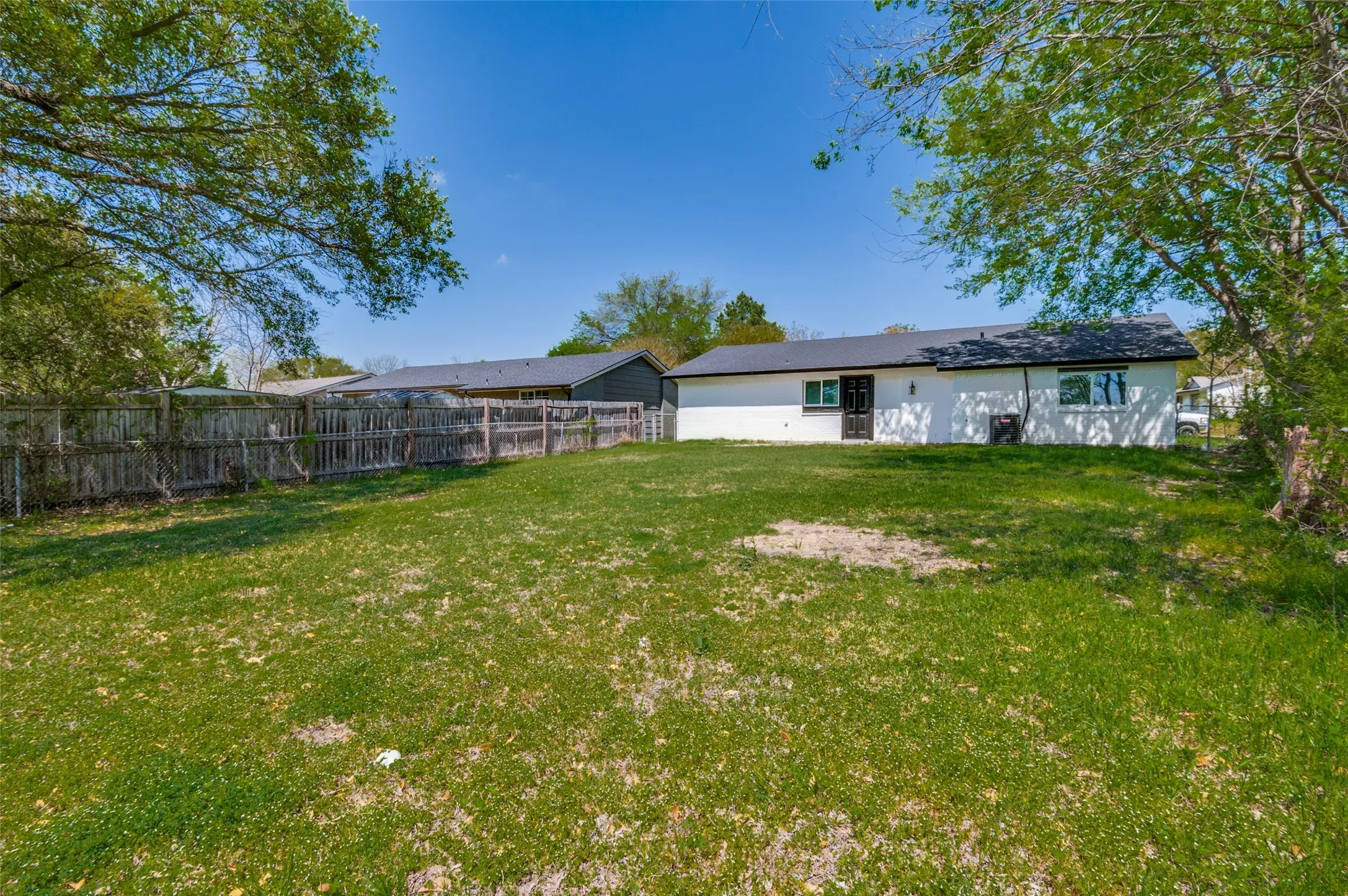 Single Family Residence For Sale in Dallas County , 4625 Kyle Drive, Balch Springs, Texas 75180, 4 Bedroom, 2 Bathroom, Garage spaces, 1,105 Sqft, built in 1972, mls#21219246, Real Estate Agent in Balch Springs, Homes For Sale in Dallas county, Homes For Sale in Balch Springs, Realtor in Balch Springs Texas, Real Estate Brokerage Independent Realty Texas, Luminita Cordes Realtor