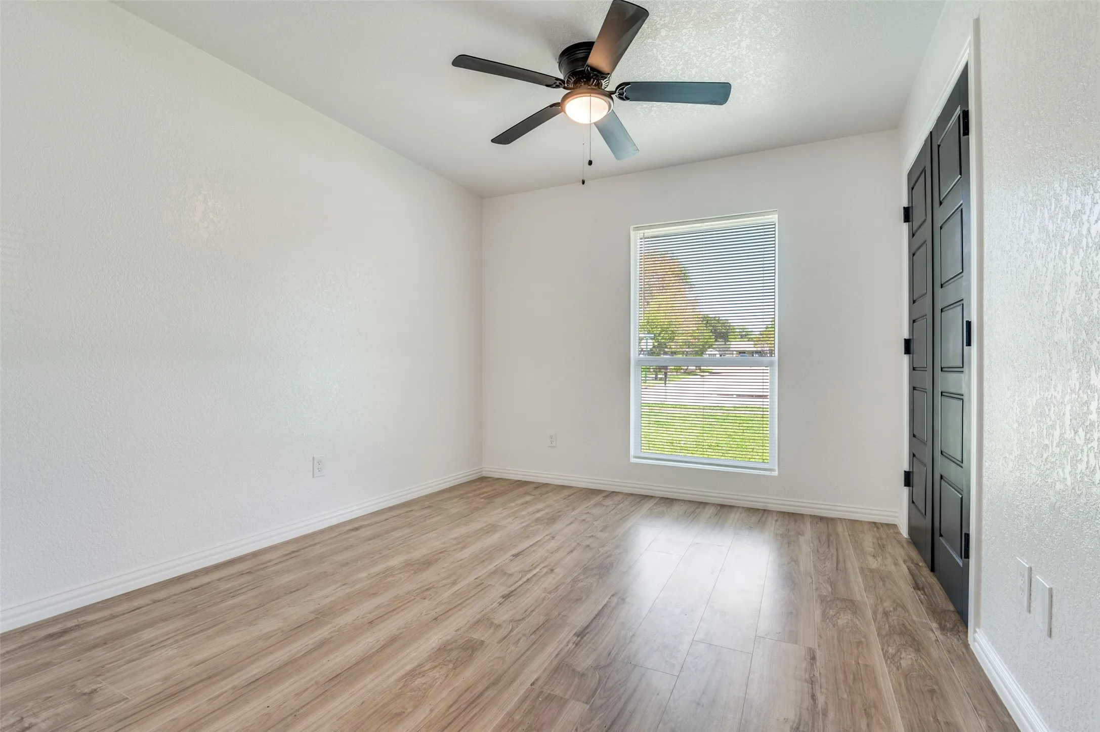 Single Family Residence For Sale in Dallas County , 4625 Kyle Drive, Balch Springs, Texas 75180, 4 Bedroom, 2 Bathroom, Garage spaces, 1,105 Sqft, built in 1972, mls#21219246, Real Estate Agent in Balch Springs, Homes For Sale in Dallas county, Homes For Sale in Balch Springs, Realtor in Balch Springs Texas, Real Estate Brokerage Independent Realty Texas, Luminita Cordes Realtor