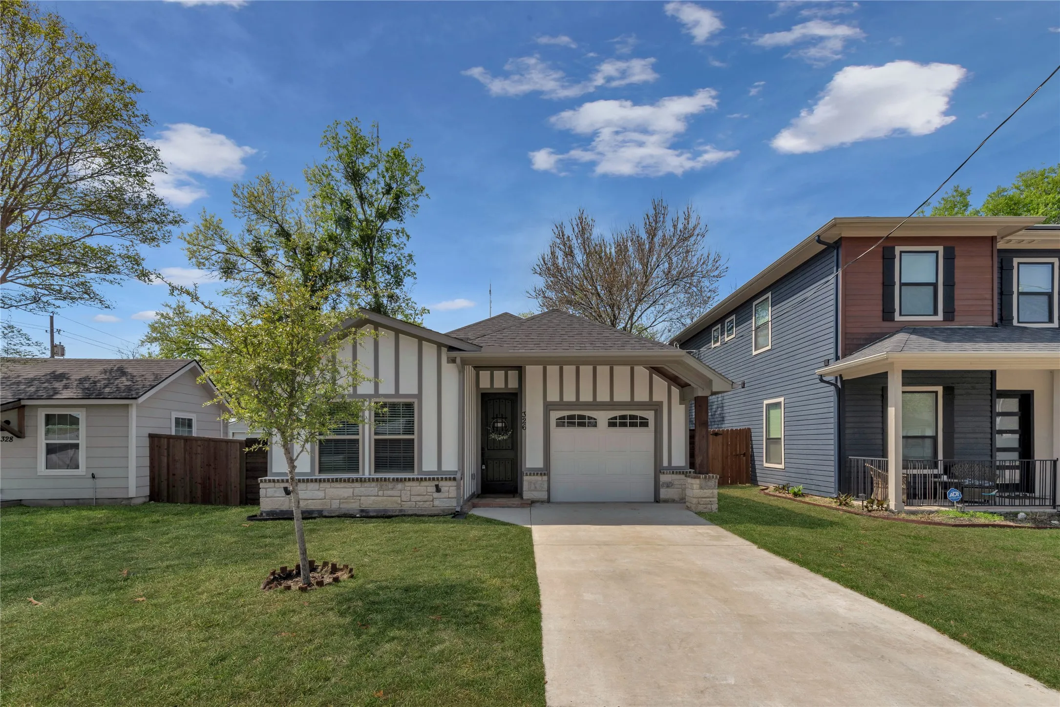 Single Family Residence For Sale in Dallas County , 326 S Main Street, Cedar Hill, Texas 75104, 3 Bedroom, 2 Bathroom, 1 Garage spaces, 1,403 Sqft, built in 2024, mls#21218179, Real Estate Agent in Cedar Hill, Homes For Sale in Dallas county, Homes For Sale in Cedar Hill, Realtor in Cedar Hill Texas, Real Estate Brokerage Independent Realty Texas, Luminita Cordes Realtor