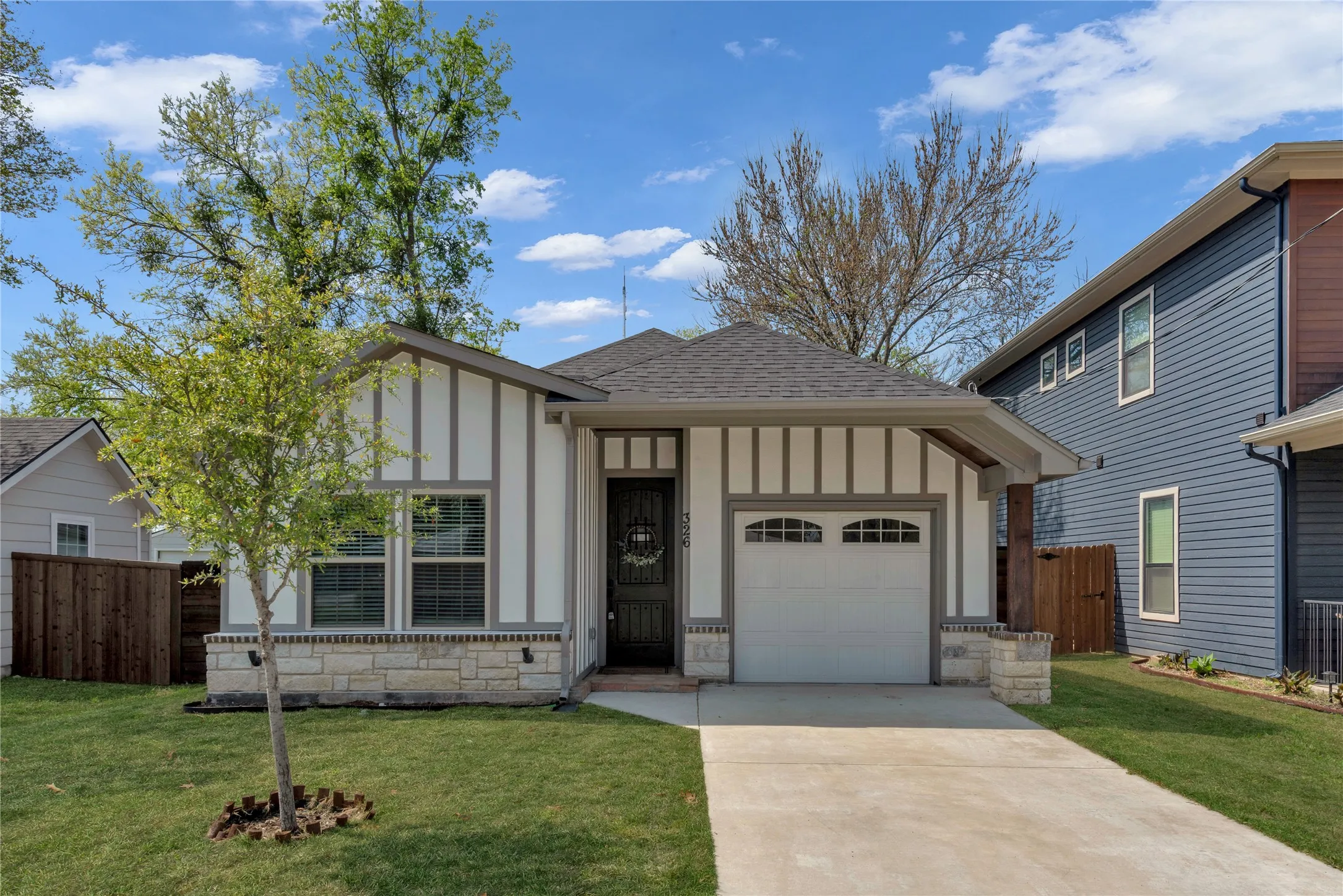 Single Family Residence For Sale in Dallas County , 326 S Main Street, Cedar Hill, Texas 75104, 3 Bedroom, 2 Bathroom, 1 Garage spaces, 1,403 Sqft, built in 2024, mls#21218179, Real Estate Agent in Cedar Hill, Homes For Sale in Dallas county, Homes For Sale in Cedar Hill, Realtor in Cedar Hill Texas, Real Estate Brokerage Independent Realty Texas, Luminita Cordes Realtor