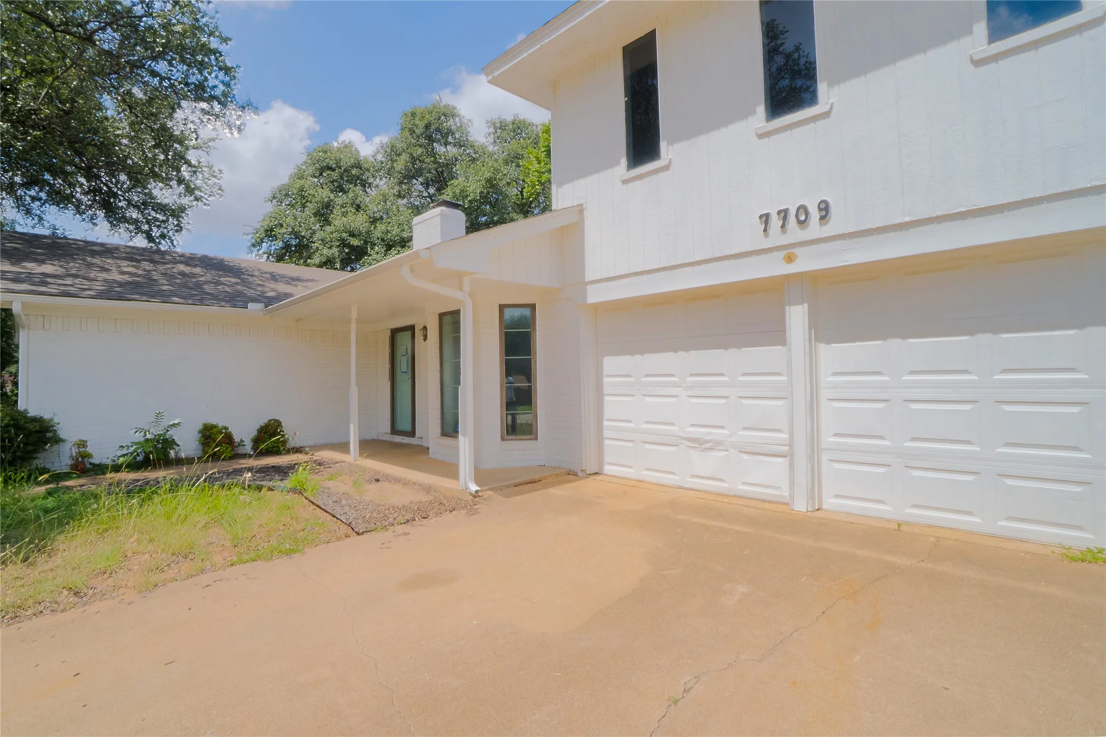 Single Family Residence For Sale in Tarrant County , 7709 Marlborough Drive W, Fort Worth, Texas 76134, 4 Bedroom, 2 Bathroom, 2 Garage spaces, 2,088 Sqft, built in 1972, mls#21219314, Real Estate Agent in Fort Worth, Homes For Sale in Tarrant county, Homes For Sale in Fort Worth, Realtor in Fort Worth Texas, Real Estate Brokerage Independent Realty Texas, Luminita Cordes Realtor