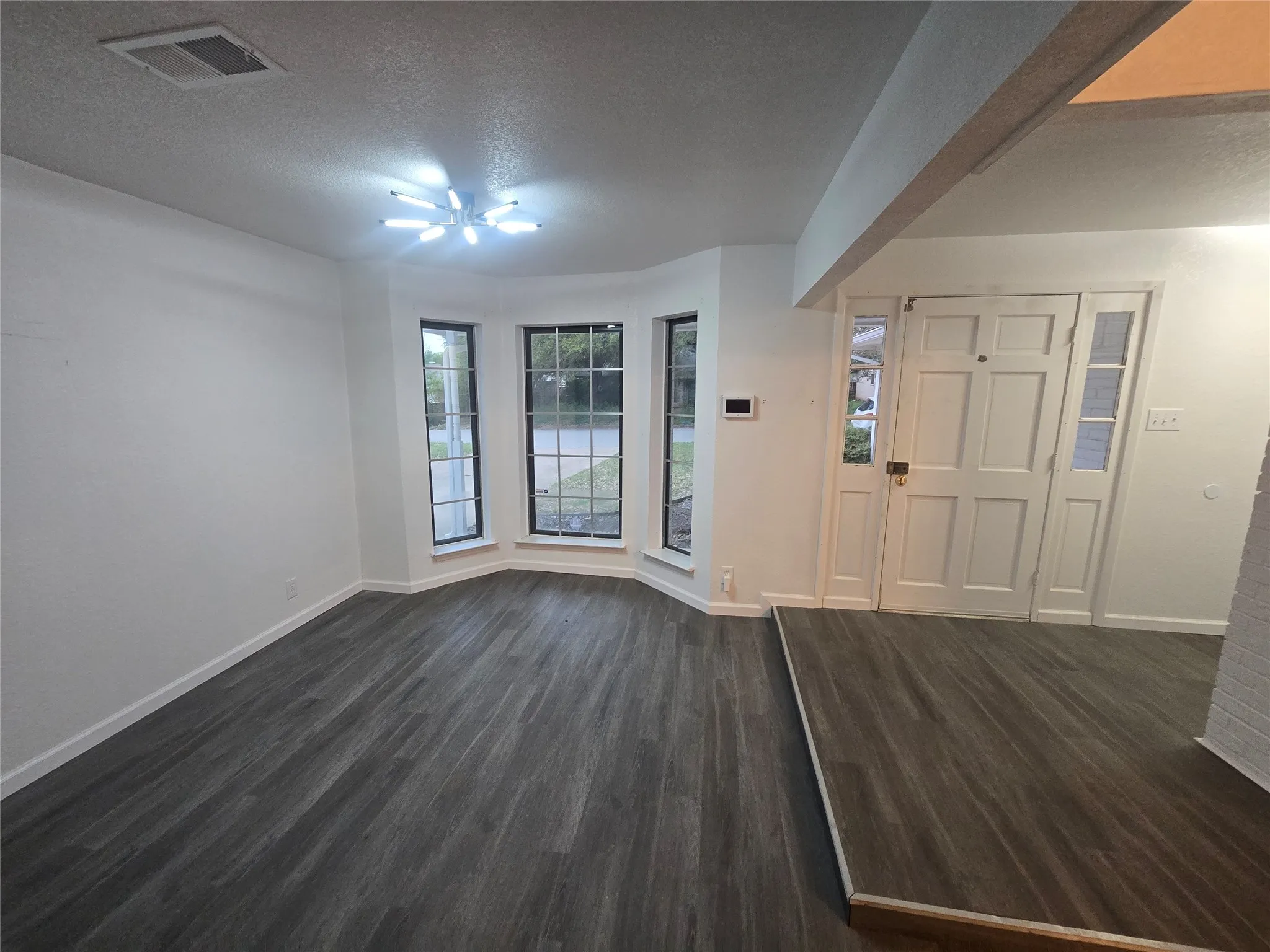 Single Family Residence For Sale in Tarrant County , 7709 Marlborough Drive W, Fort Worth, Texas 76134, 4 Bedroom, 2 Bathroom, 2 Garage spaces, 2,088 Sqft, built in 1972, mls#21219314, Real Estate Agent in Fort Worth, Homes For Sale in Tarrant county, Homes For Sale in Fort Worth, Realtor in Fort Worth Texas, Real Estate Brokerage Independent Realty Texas, Luminita Cordes Realtor