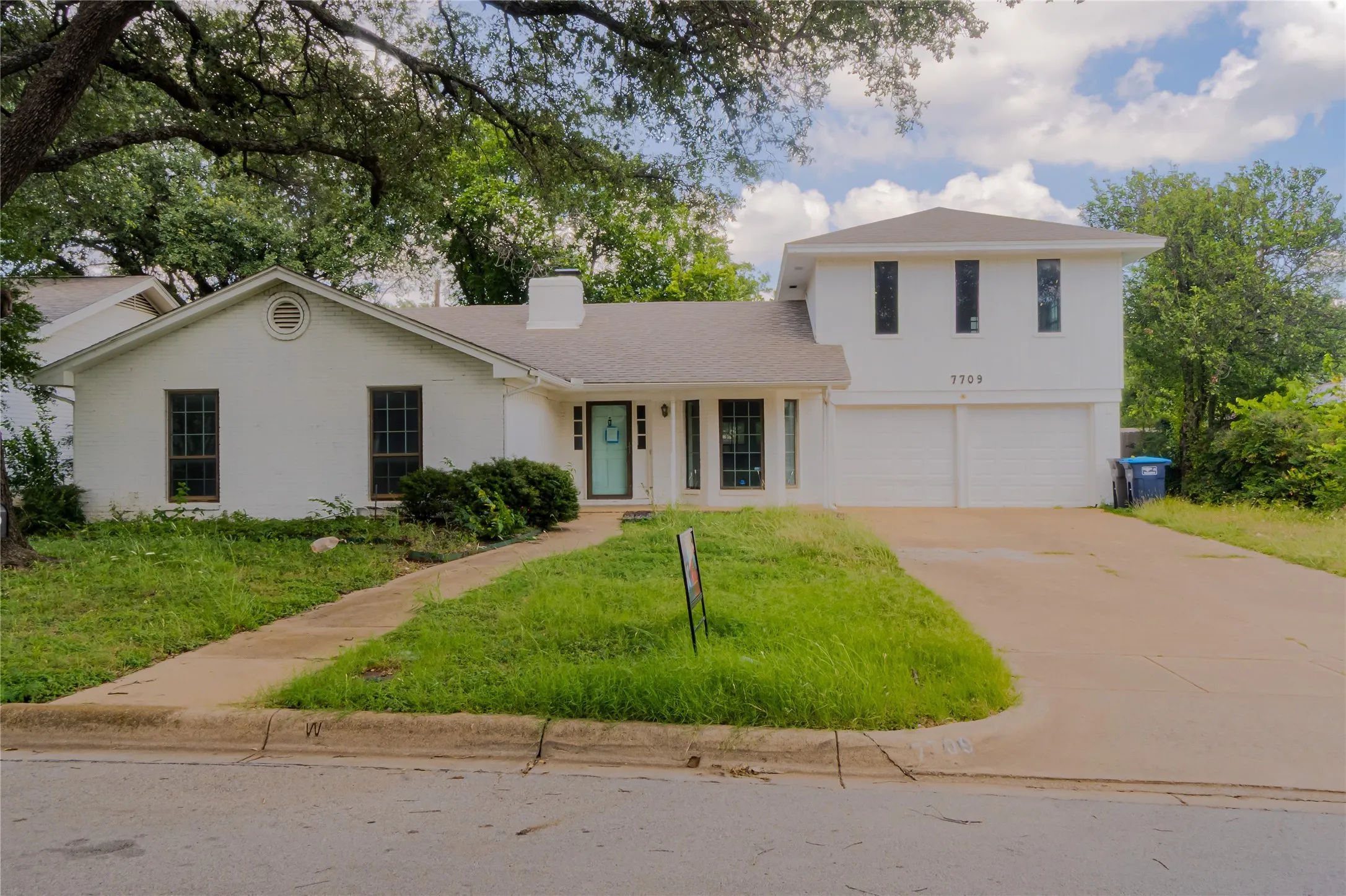 Single Family Residence For Sale in Tarrant County , 7709 Marlborough Drive W, Fort Worth, Texas 76134, 4 Bedroom, 2 Bathroom, 2 Garage spaces, 2,088 Sqft, built in 1972, mls#21219314, Real Estate Agent in Fort Worth, Homes For Sale in Tarrant county, Homes For Sale in Fort Worth, Realtor in Fort Worth Texas, Real Estate Brokerage Independent Realty Texas, Luminita Cordes Realtor