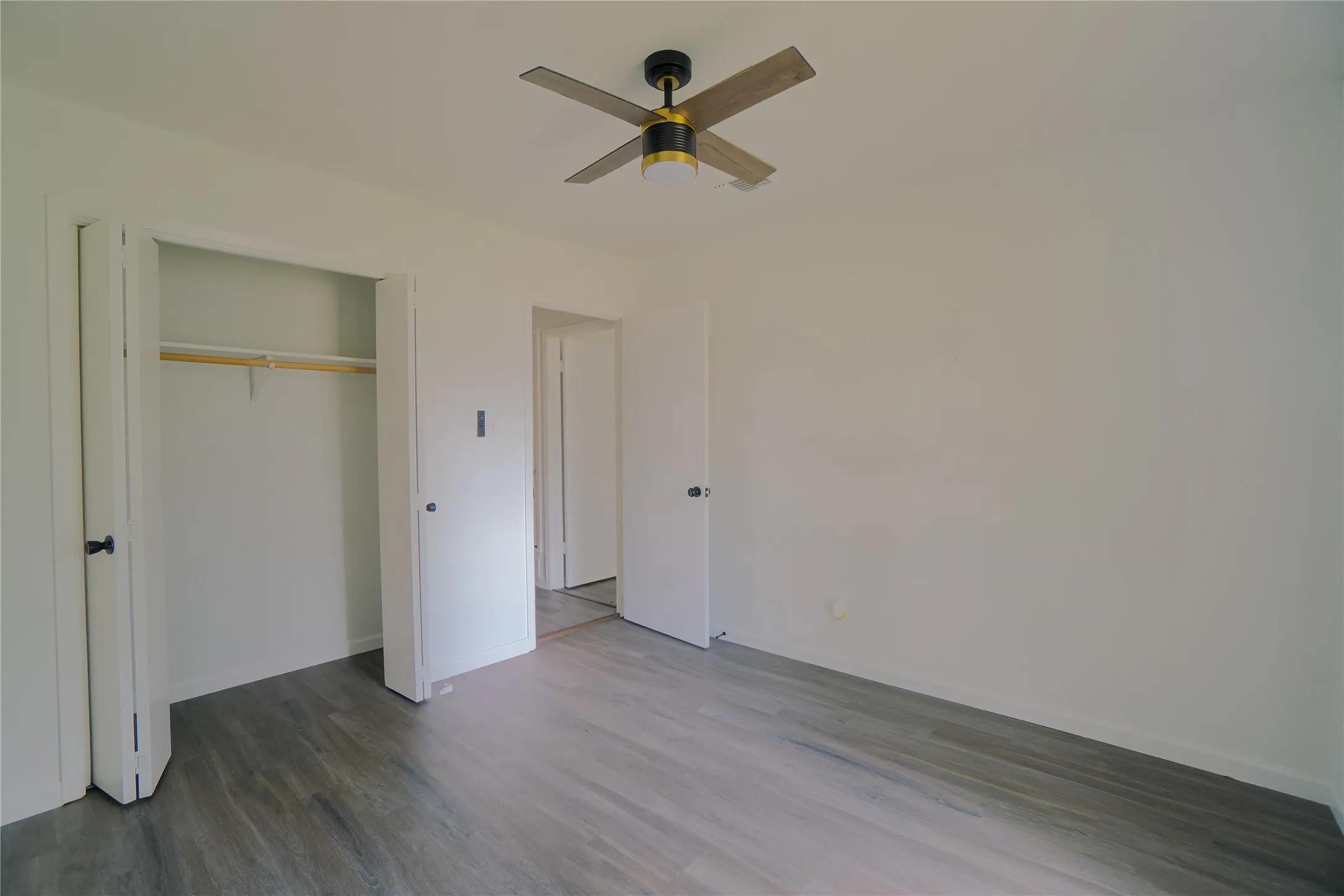 Single Family Residence For Sale in Tarrant County , 7709 Marlborough Drive W, Fort Worth, Texas 76134, 4 Bedroom, 2 Bathroom, 2 Garage spaces, 2,088 Sqft, built in 1972, mls#21219314, Real Estate Agent in Fort Worth, Homes For Sale in Tarrant county, Homes For Sale in Fort Worth, Realtor in Fort Worth Texas, Real Estate Brokerage Independent Realty Texas, Luminita Cordes Realtor