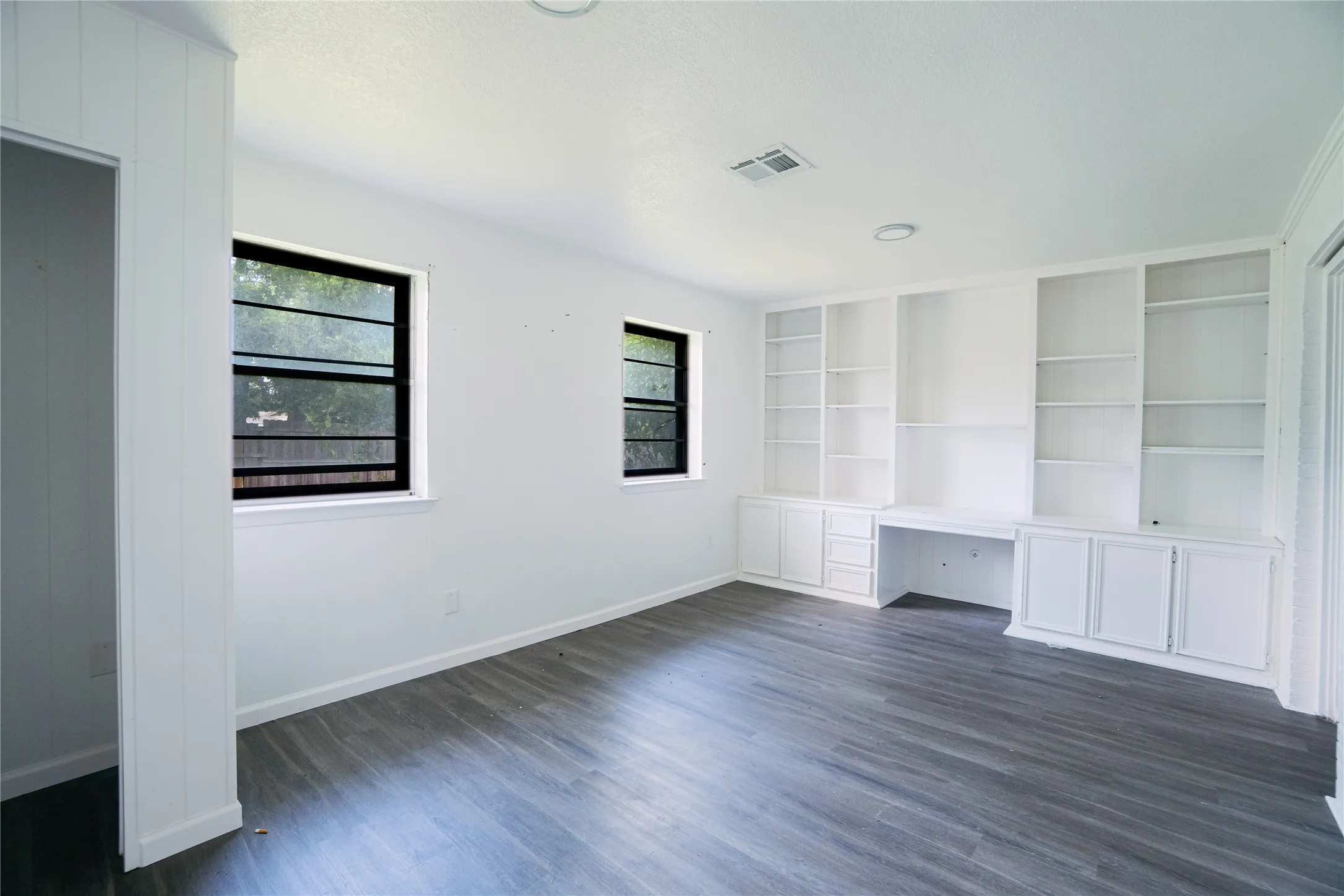 Single Family Residence For Sale in Tarrant County , 7709 Marlborough Drive W, Fort Worth, Texas 76134, 4 Bedroom, 2 Bathroom, 2 Garage spaces, 2,088 Sqft, built in 1972, mls#21219314, Real Estate Agent in Fort Worth, Homes For Sale in Tarrant county, Homes For Sale in Fort Worth, Realtor in Fort Worth Texas, Real Estate Brokerage Independent Realty Texas, Luminita Cordes Realtor