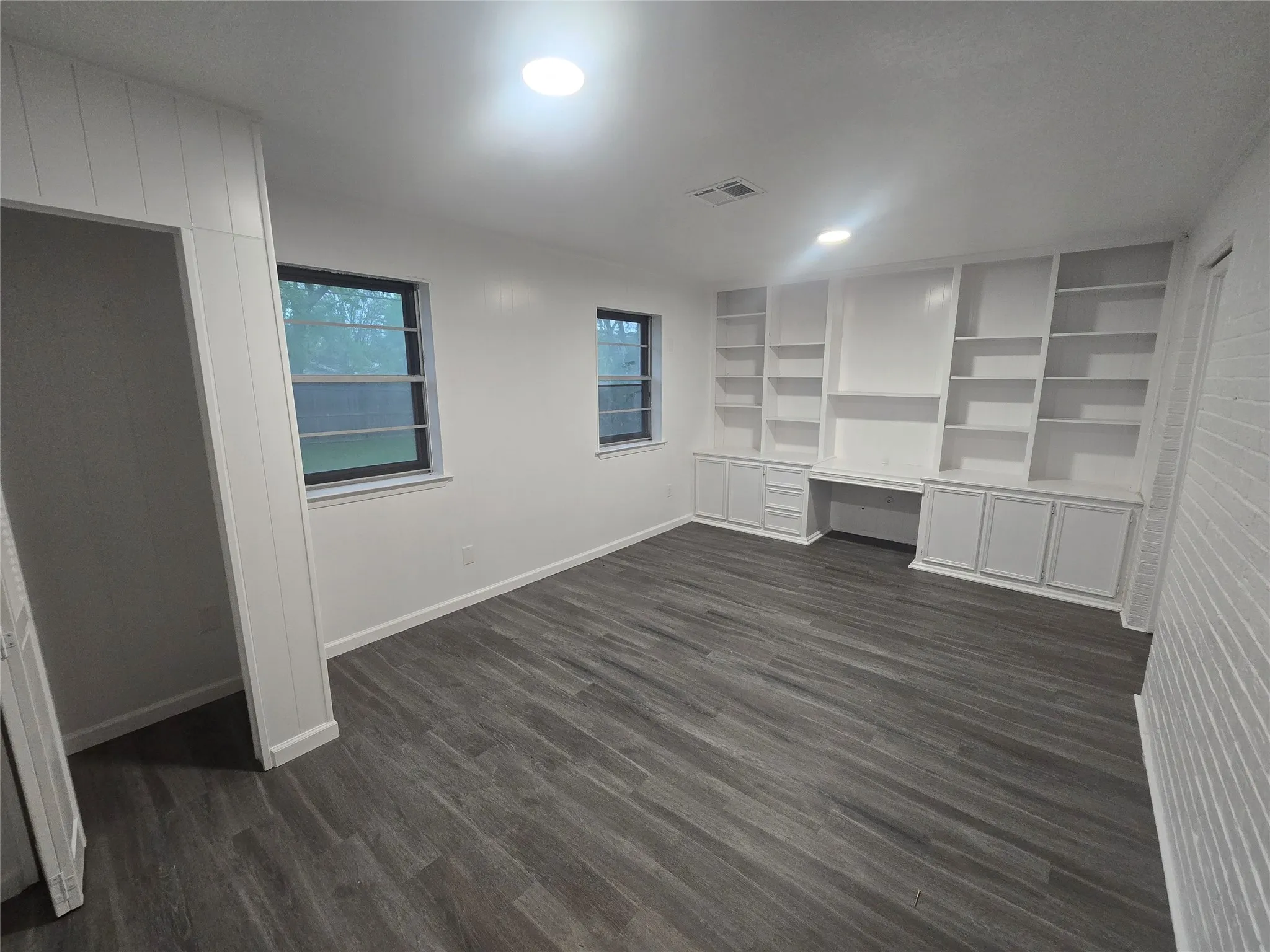 Single Family Residence For Sale in Tarrant County , 7709 Marlborough Drive W, Fort Worth, Texas 76134, 4 Bedroom, 2 Bathroom, 2 Garage spaces, 2,088 Sqft, built in 1972, mls#21219314, Real Estate Agent in Fort Worth, Homes For Sale in Tarrant county, Homes For Sale in Fort Worth, Realtor in Fort Worth Texas, Real Estate Brokerage Independent Realty Texas, Luminita Cordes Realtor