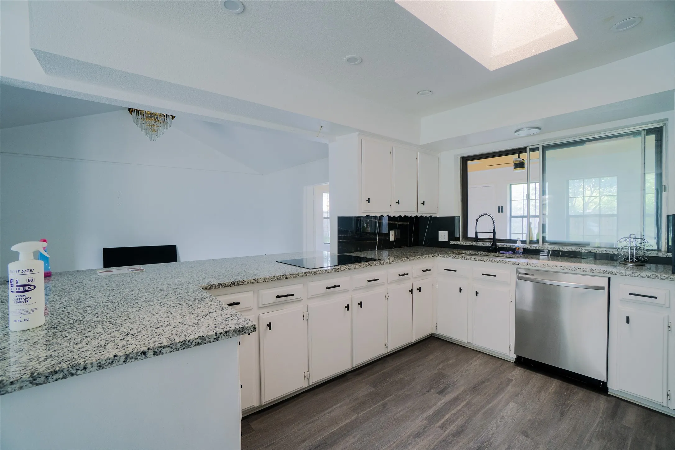 Single Family Residence For Sale in Tarrant County , 7709 Marlborough Drive W, Fort Worth, Texas 76134, 4 Bedroom, 2 Bathroom, 2 Garage spaces, 2,088 Sqft, built in 1972, mls#21219314, Real Estate Agent in Fort Worth, Homes For Sale in Tarrant county, Homes For Sale in Fort Worth, Realtor in Fort Worth Texas, Real Estate Brokerage Independent Realty Texas, Luminita Cordes Realtor